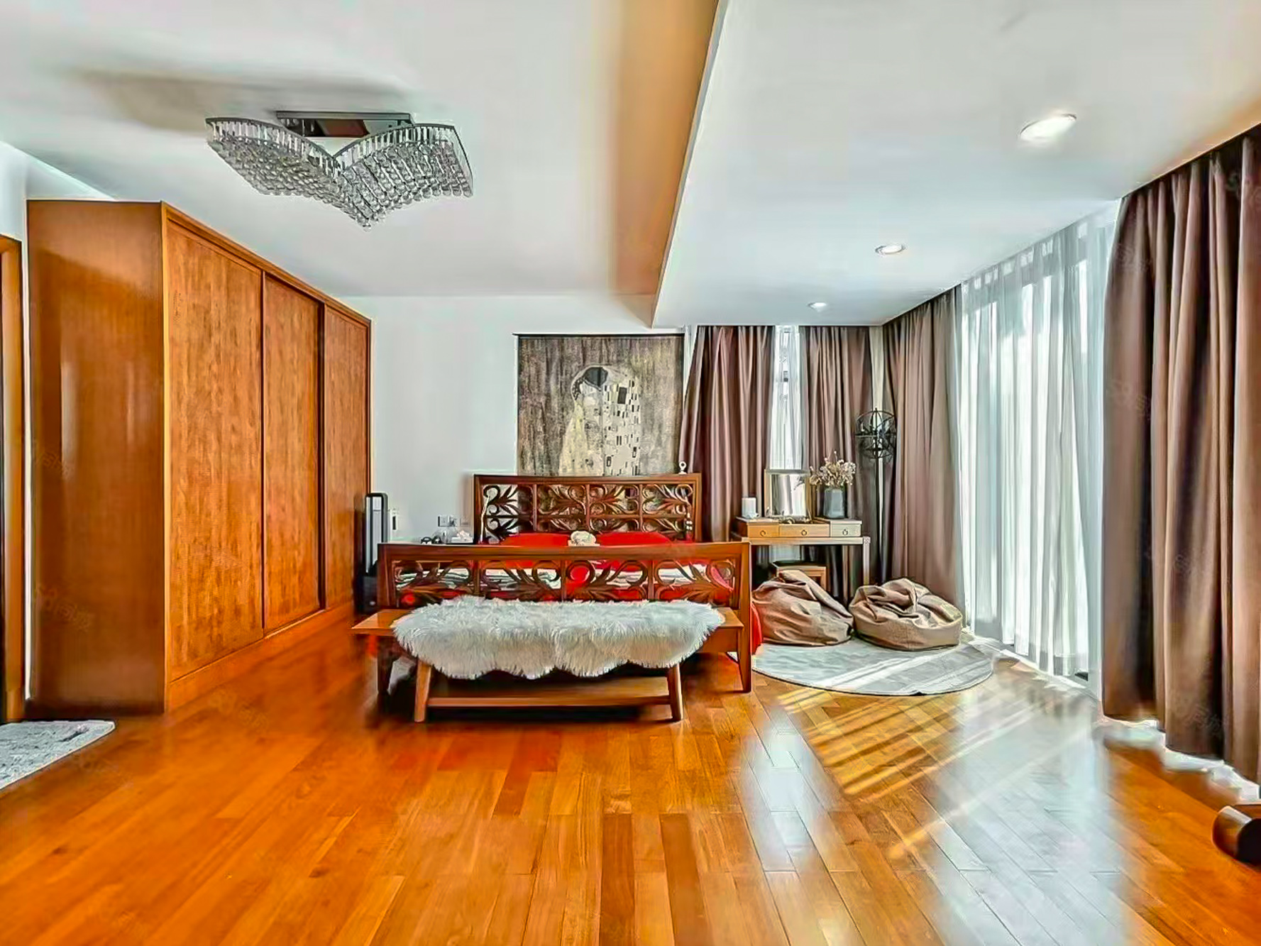 碧桂园威尼斯城  5室2厅4卫    653.88万 碧桂园威尼斯城  5室2厅4卫    653.88万卧室