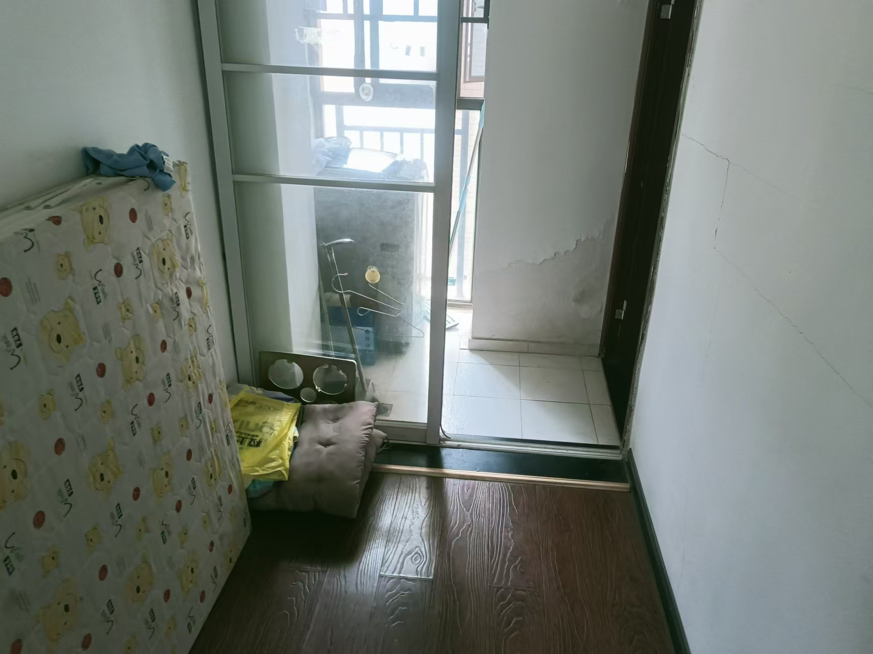 万象美域  1室1厅1卫   1500.00元/月室内图