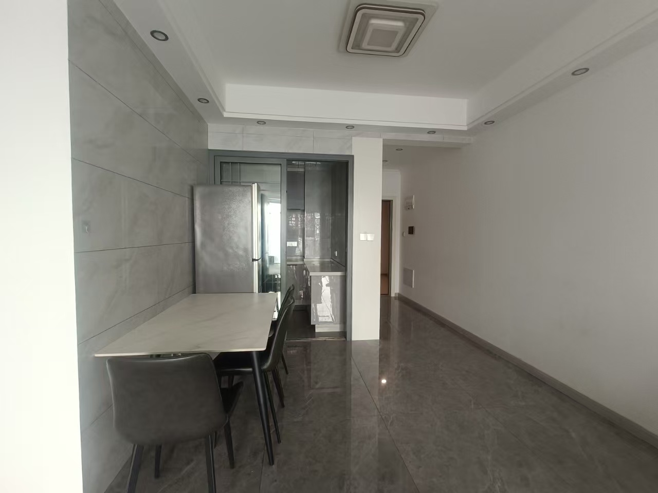 保利香槟国际  3室2厅2卫    2200.0元/月 保利香槟国际  3室2厅2卫    2200.0元/月