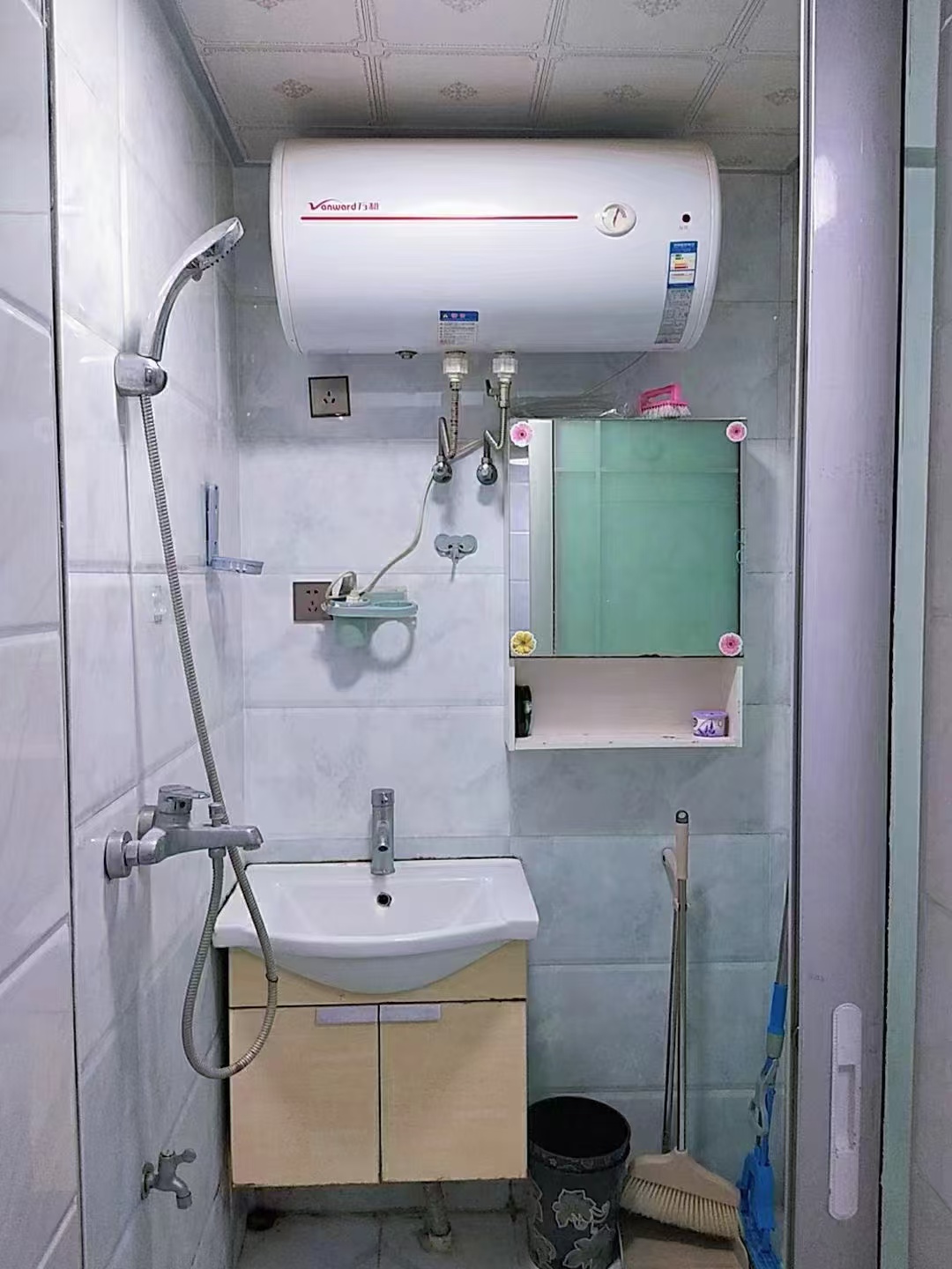 五洲富隆中心 1室1厅1卫 1000.0元/月 五洲富隆中心 1室1厅1卫 1000.0元/月室内图