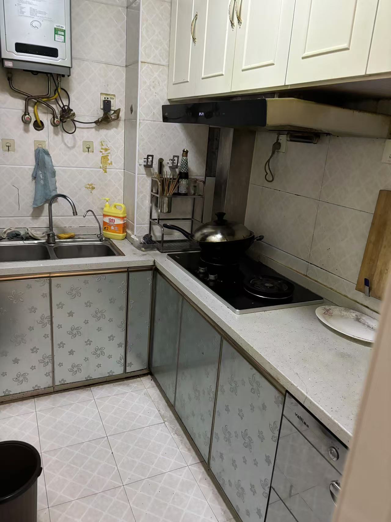 华晨御园 2室2厅1卫 1680.0元/月 华晨御园 2室2厅1卫 1680.0元/月室内图