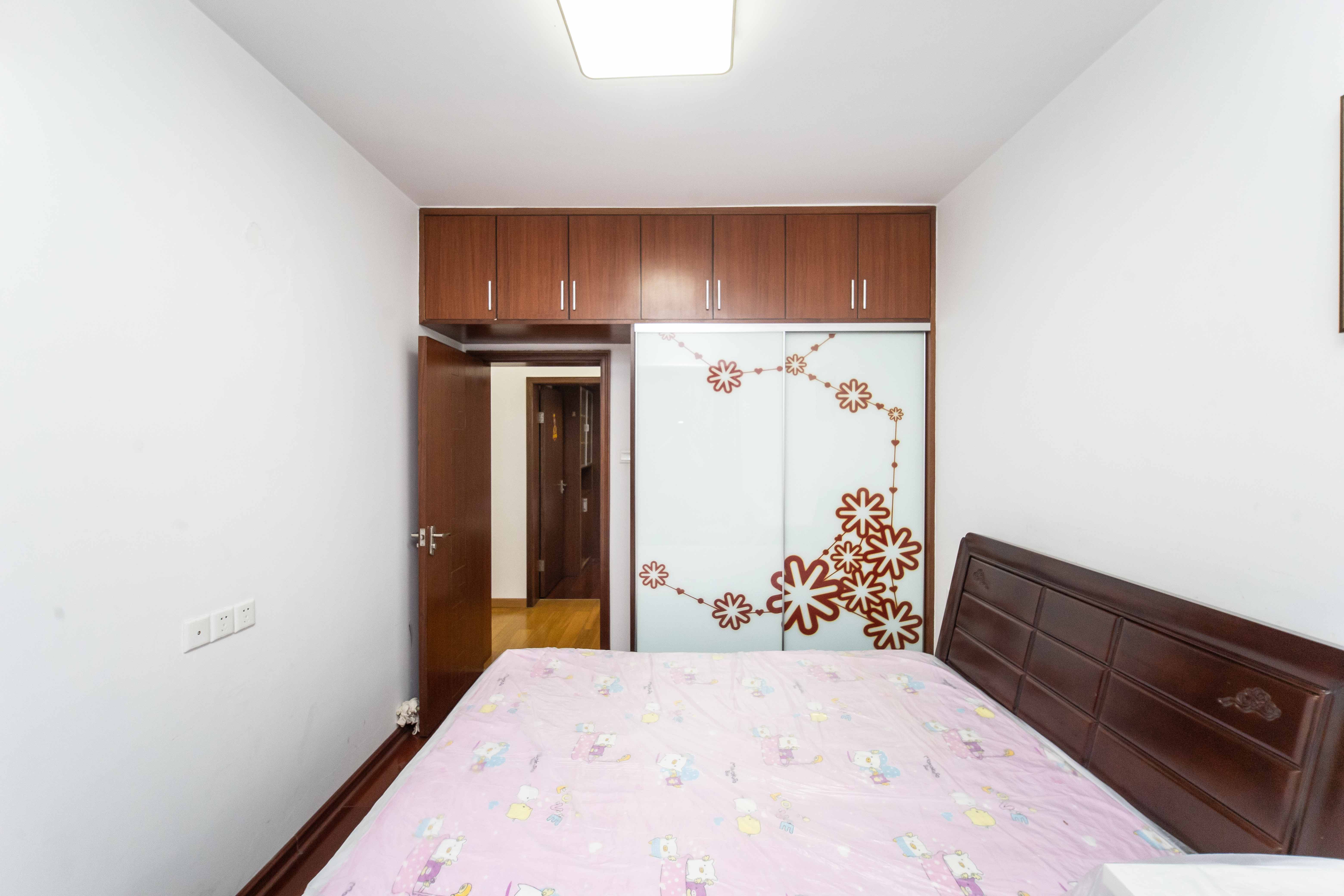 东门壹号家园  4室2厅2卫   125.00万卧室