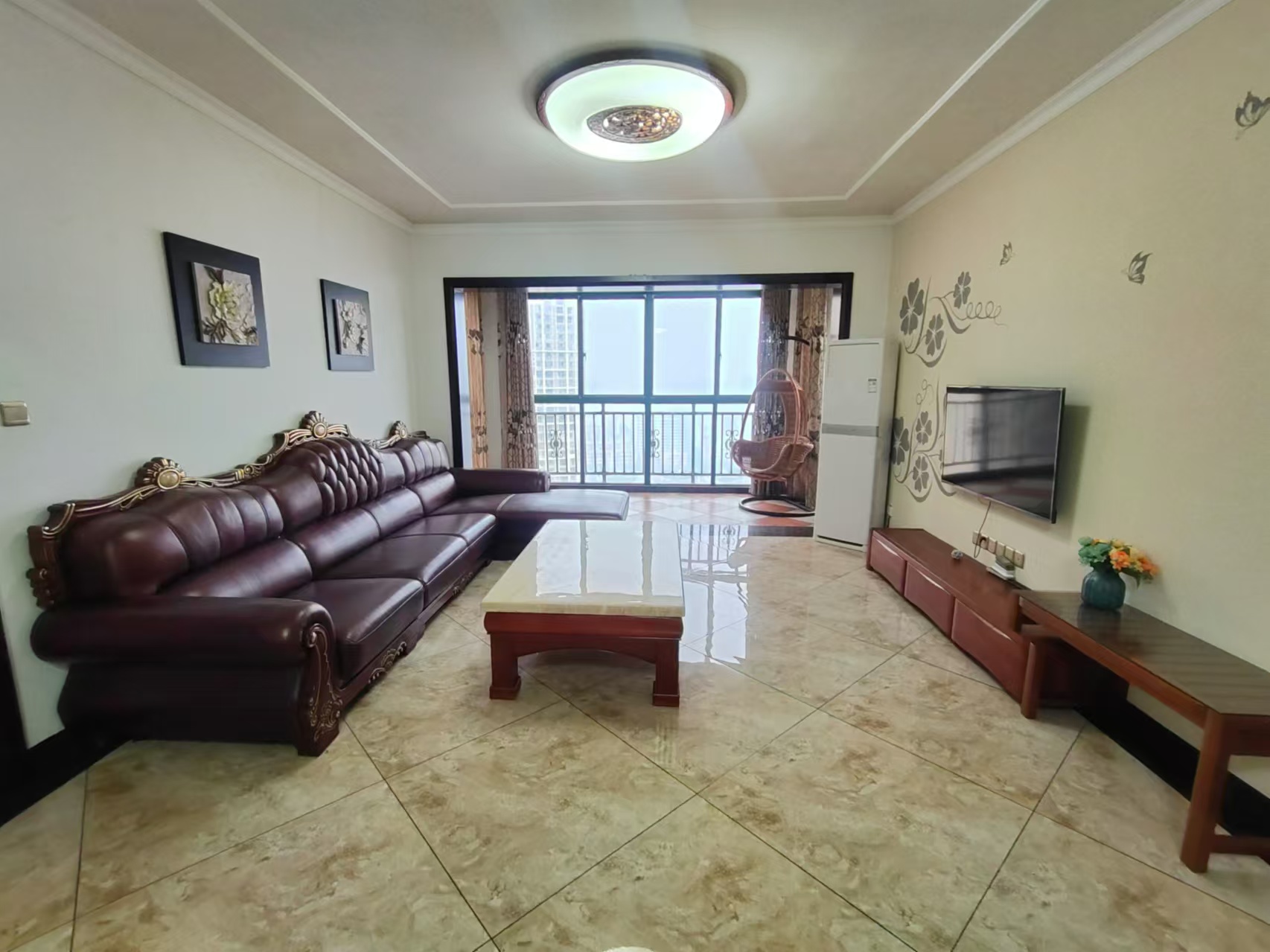 华晨御园 3室2厅2卫 2600.0元/月 华晨御园 3室2厅2卫 2600.0元/月室内图