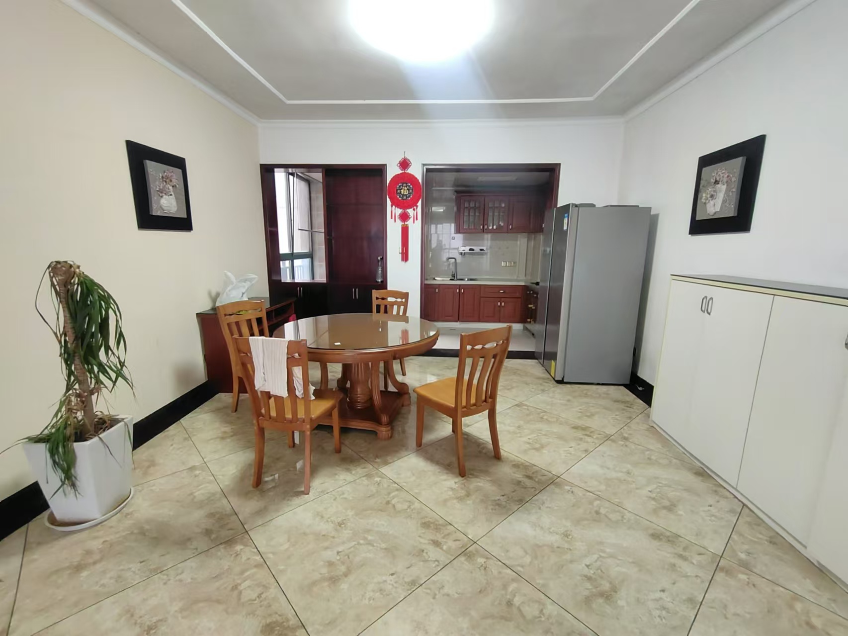 华晨御园 3室2厅2卫 2600.0元/月 华晨御园 3室2厅2卫 2600.0元/月室内图