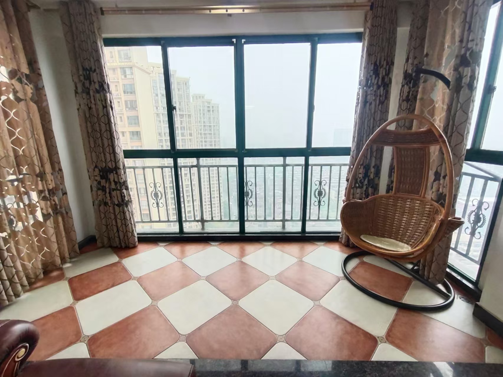 华晨御园 3室2厅2卫 2600.0元/月 华晨御园 3室2厅2卫 2600.0元/月室内图