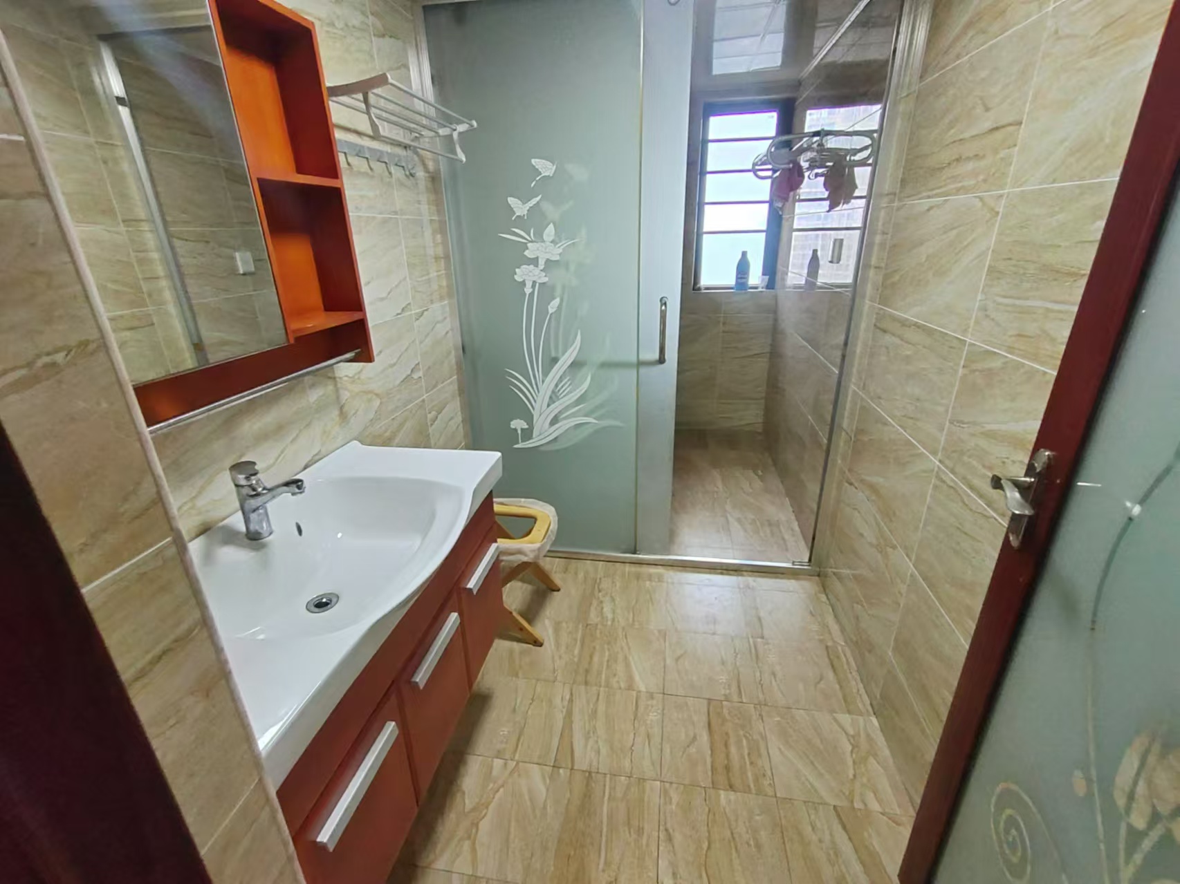 华晨御园 3室2厅2卫 2600.0元/月 华晨御园 3室2厅2卫 2600.0元/月室内图