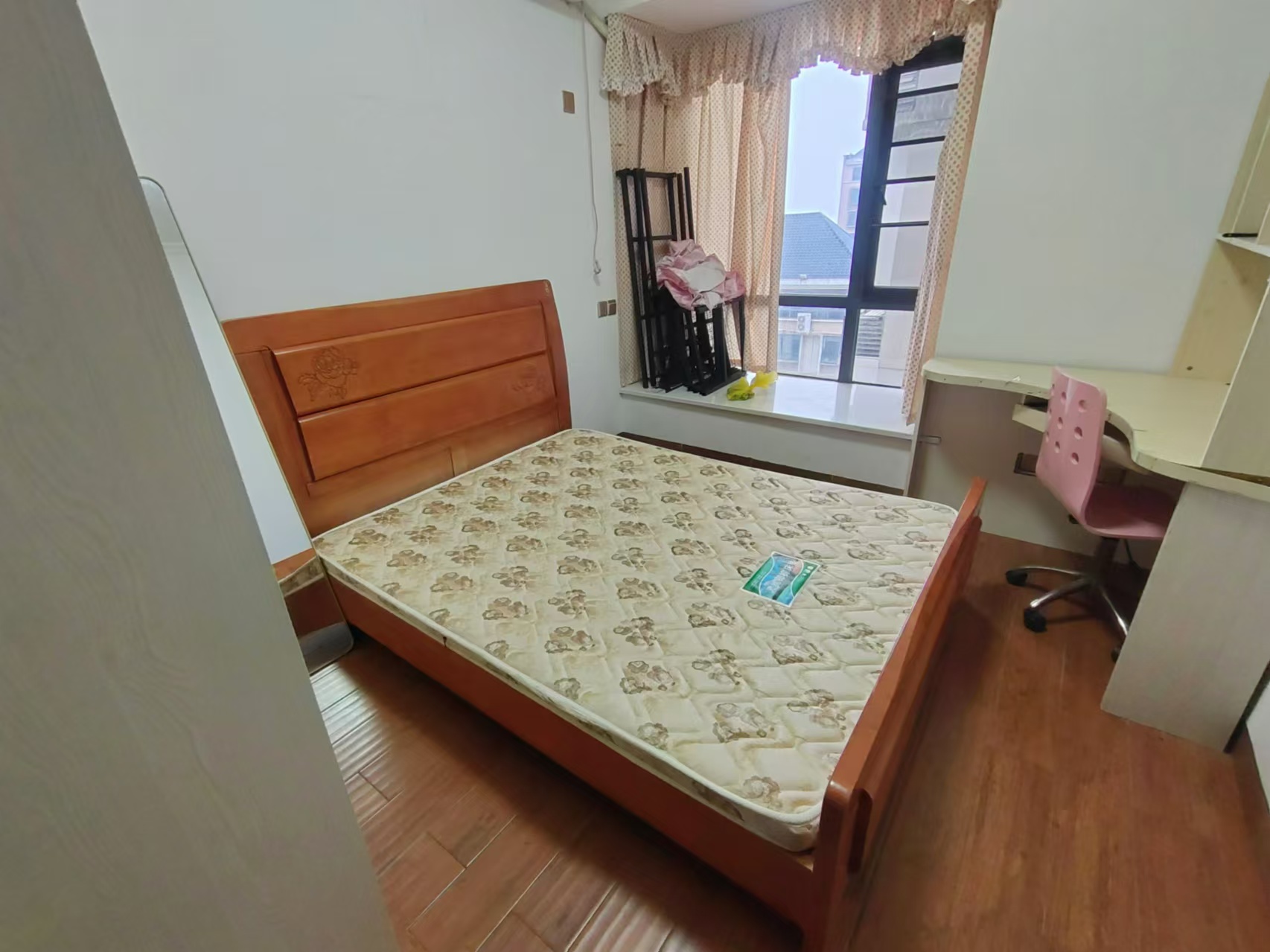 华晨御园 3室2厅2卫 2600.0元/月 华晨御园 3室2厅2卫 2600.0元/月室内图