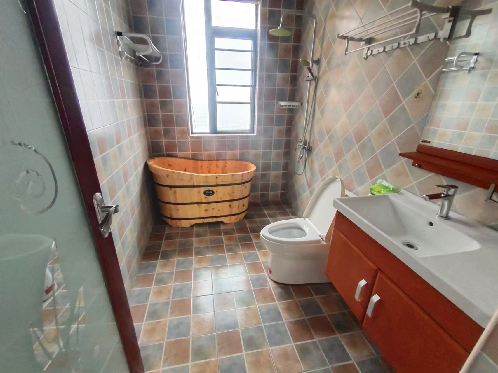 华晨御园 3室2厅2卫 2600.0元/月 华晨御园 3室2厅2卫 2600.0元/月室内图