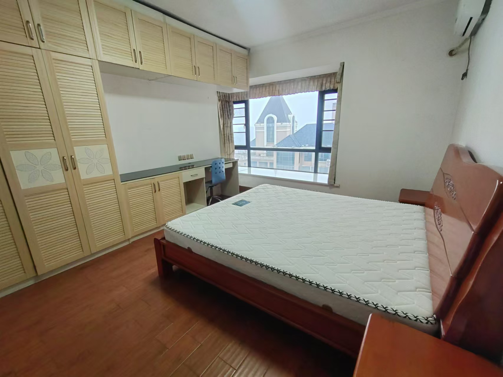 华晨御园 3室2厅2卫 2600.0元/月 华晨御园 3室2厅2卫 2600.0元/月室内图