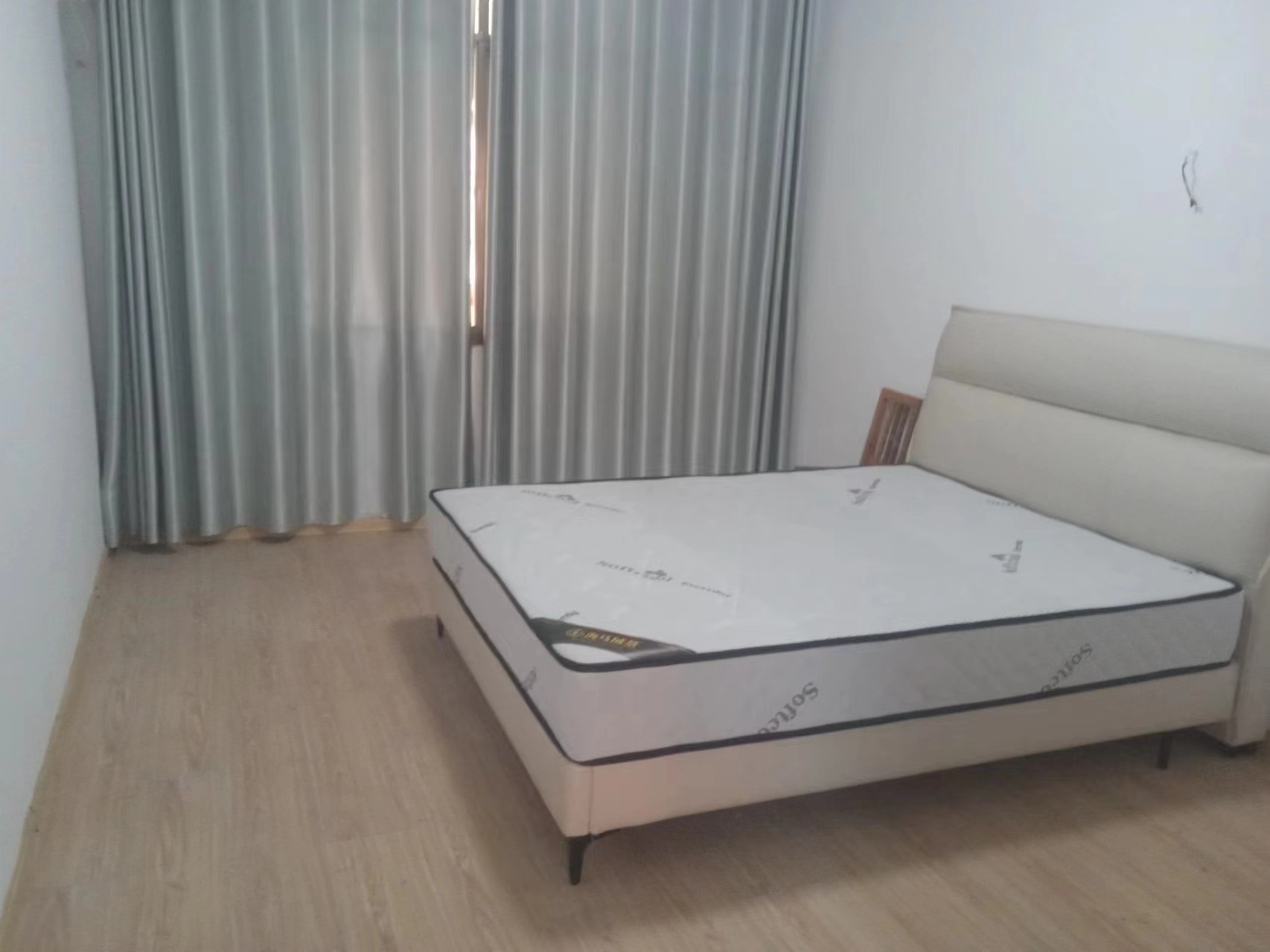 金塘小区  4室2厅2卫    1800.0元/月 金塘小区  4室2厅2卫    1800.0元/月室内图