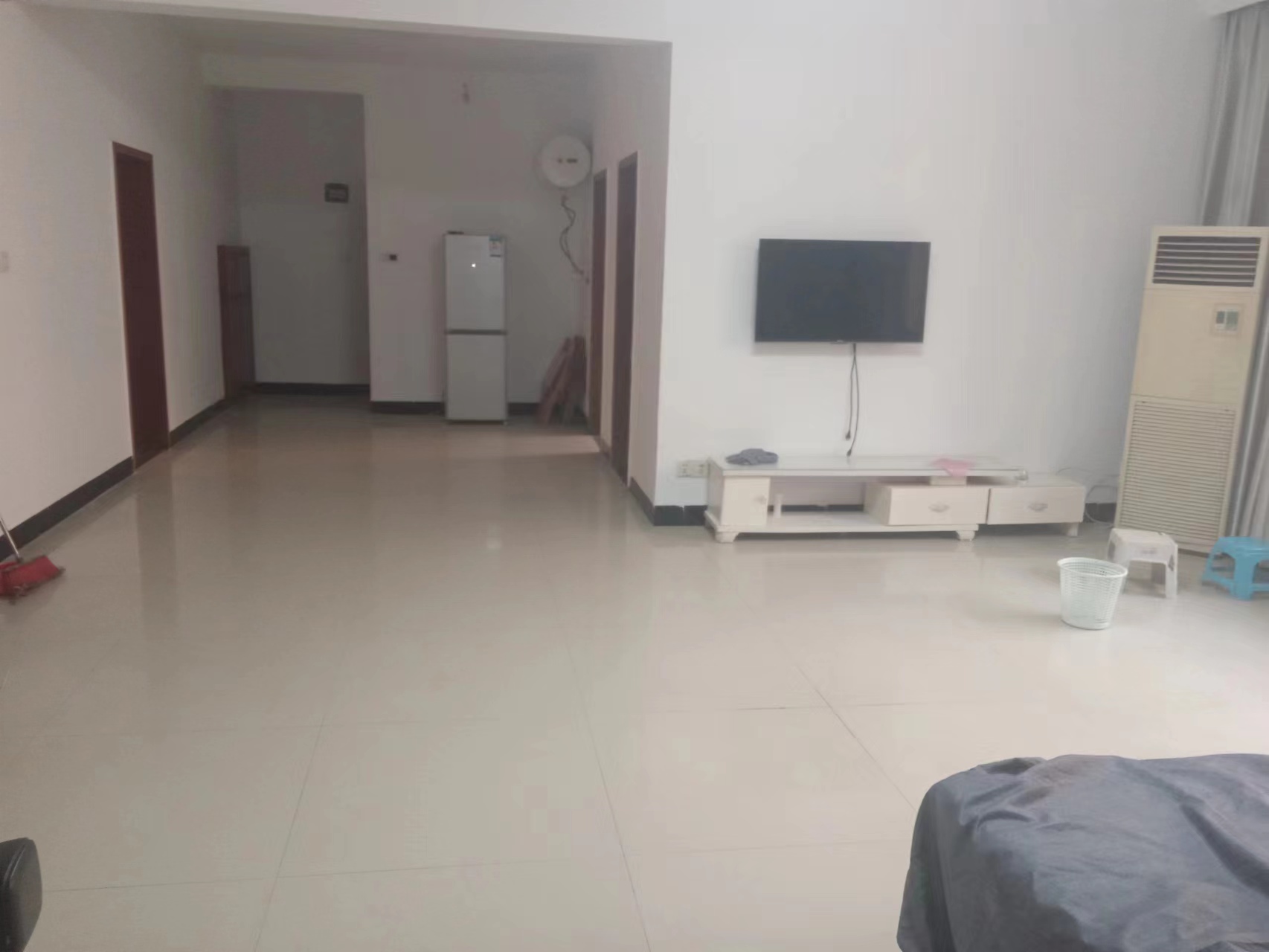 金塘小区  4室2厅2卫    1800.0元/月 金塘小区  4室2厅2卫    1800.0元/月室内图