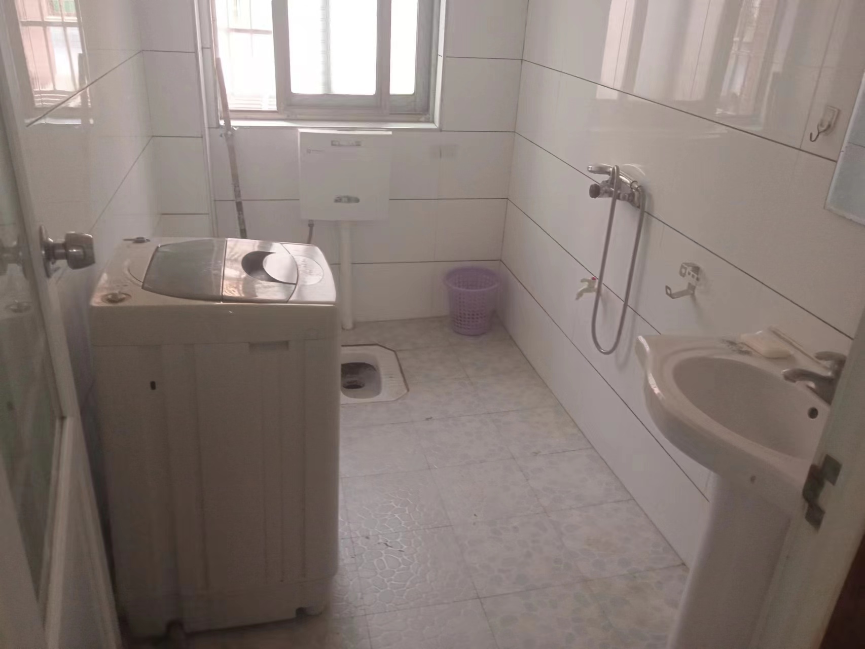 金塘小区  4室2厅2卫    1800.0元/月 金塘小区  4室2厅2卫    1800.0元/月室内图