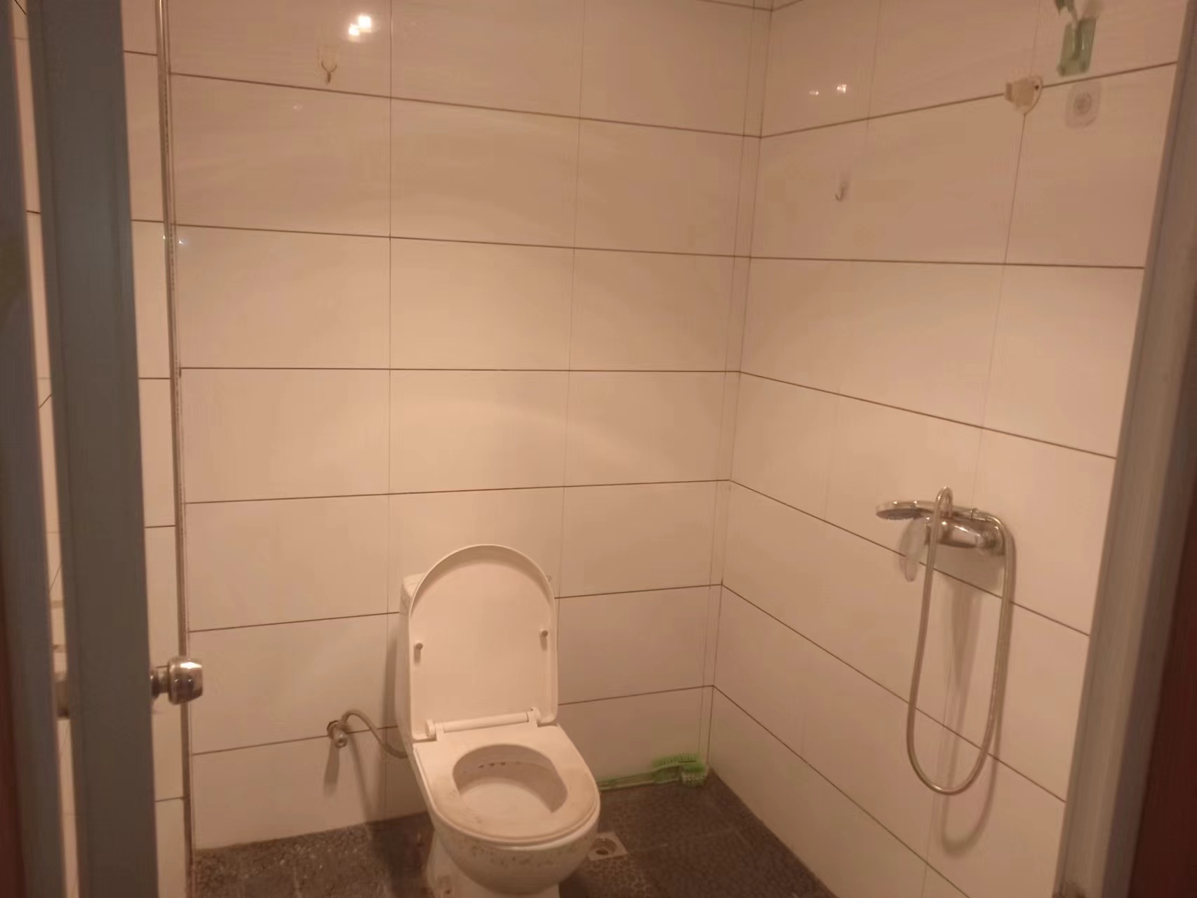 金塘小区  4室2厅2卫    1800.0元/月 金塘小区  4室2厅2卫    1800.0元/月室内图