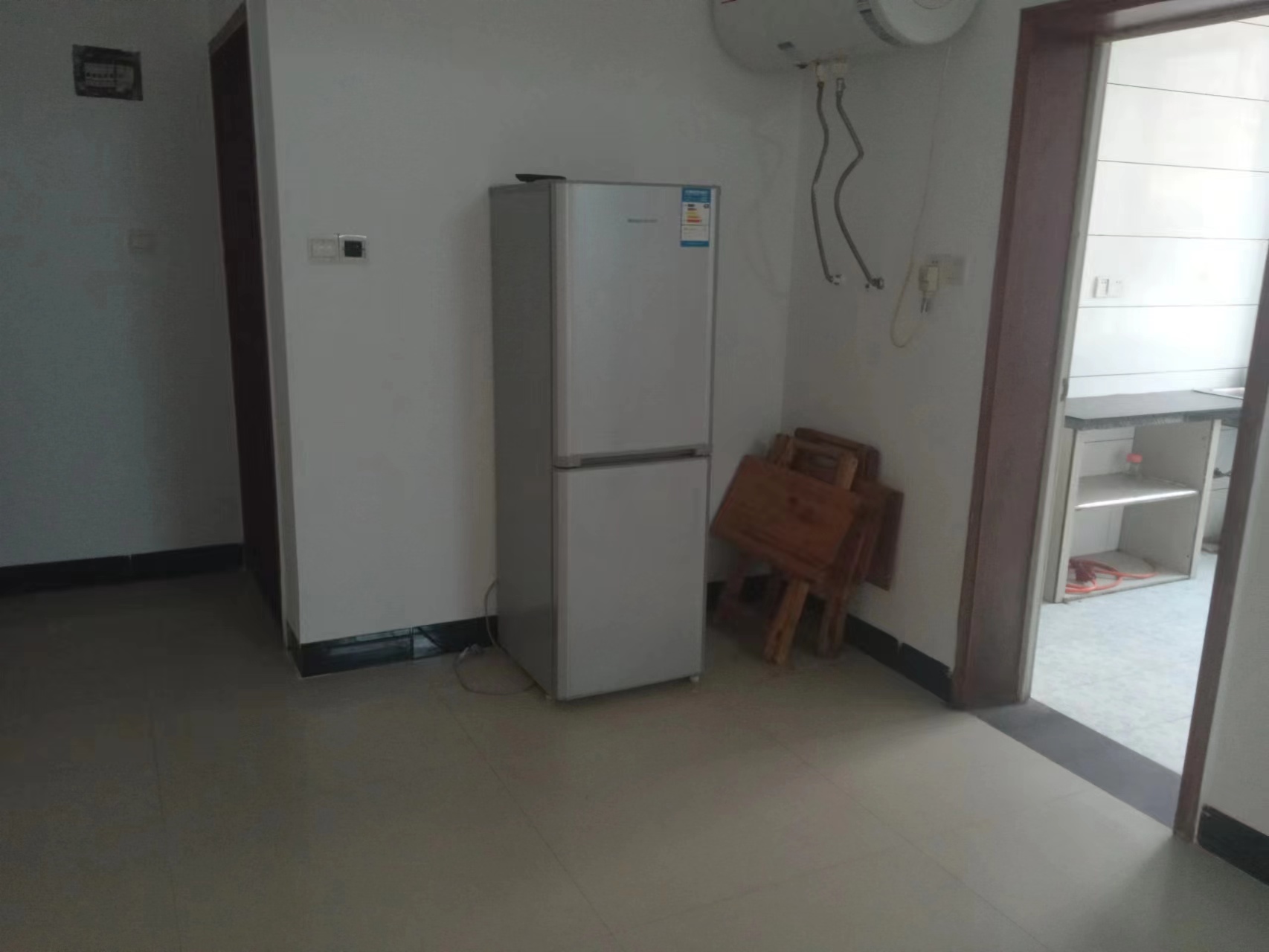 金塘小区  4室2厅2卫    1800.0元/月 金塘小区  4室2厅2卫    1800.0元/月室内图