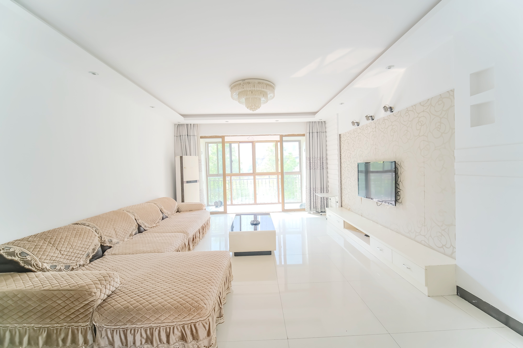 四季星城  1室2厅2卫    96.0万 四季星城  1室2厅2卫    96.0万客厅