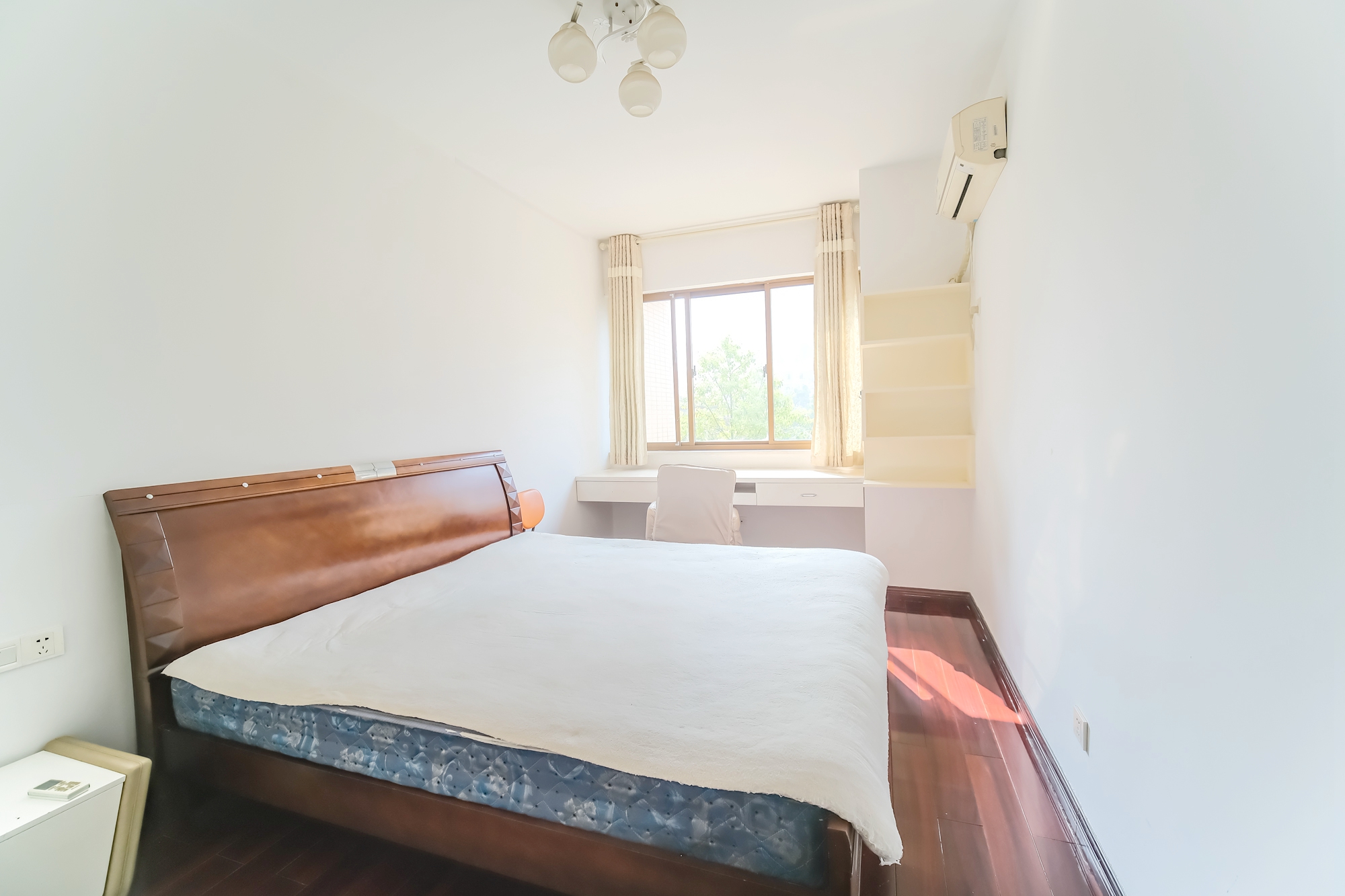 四季星城  1室2厅2卫    96.0万 四季星城  1室2厅2卫    96.0万卧室