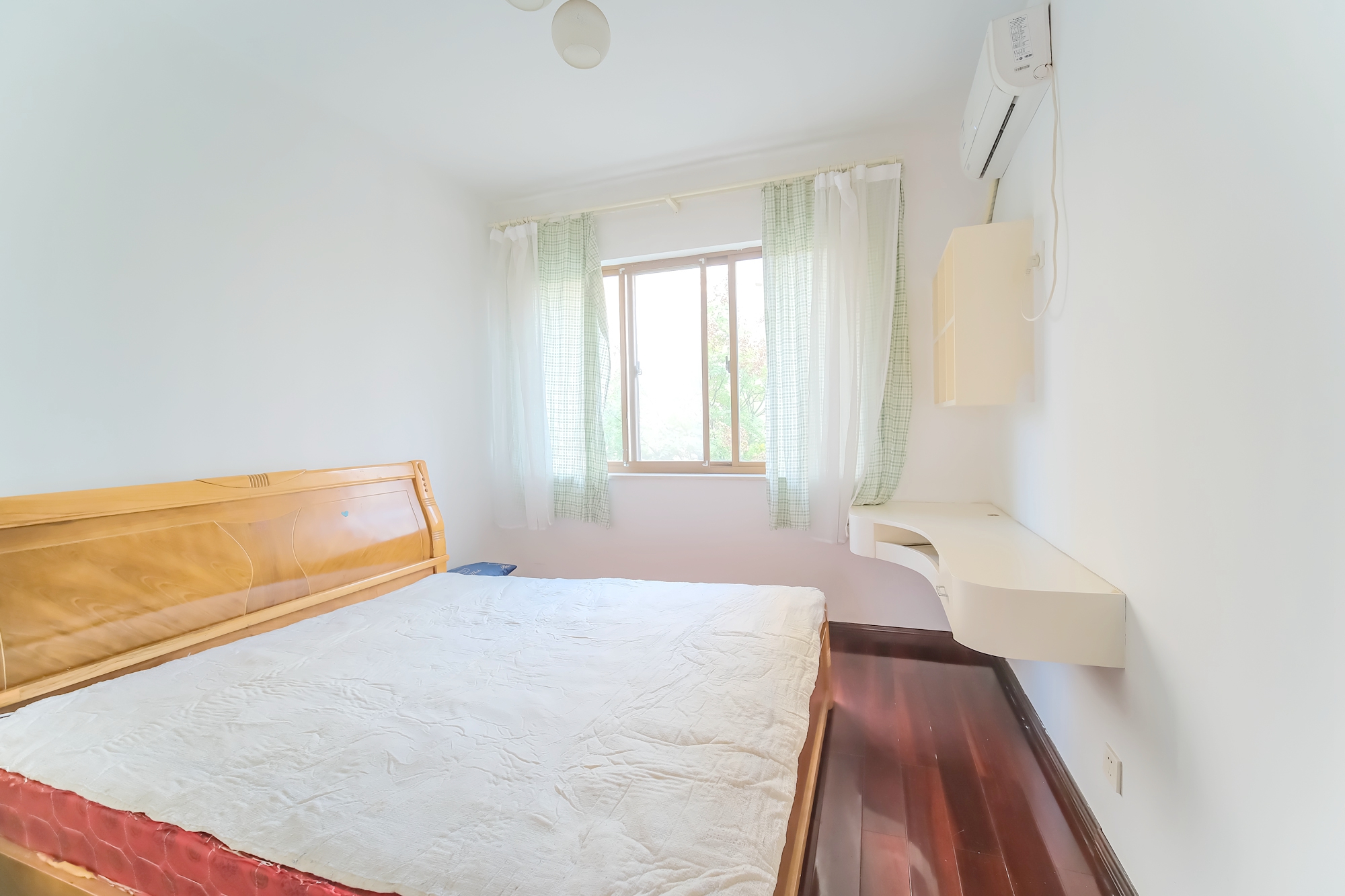 四季星城  1室2厅2卫    96.0万 四季星城  1室2厅2卫    96.0万卧室