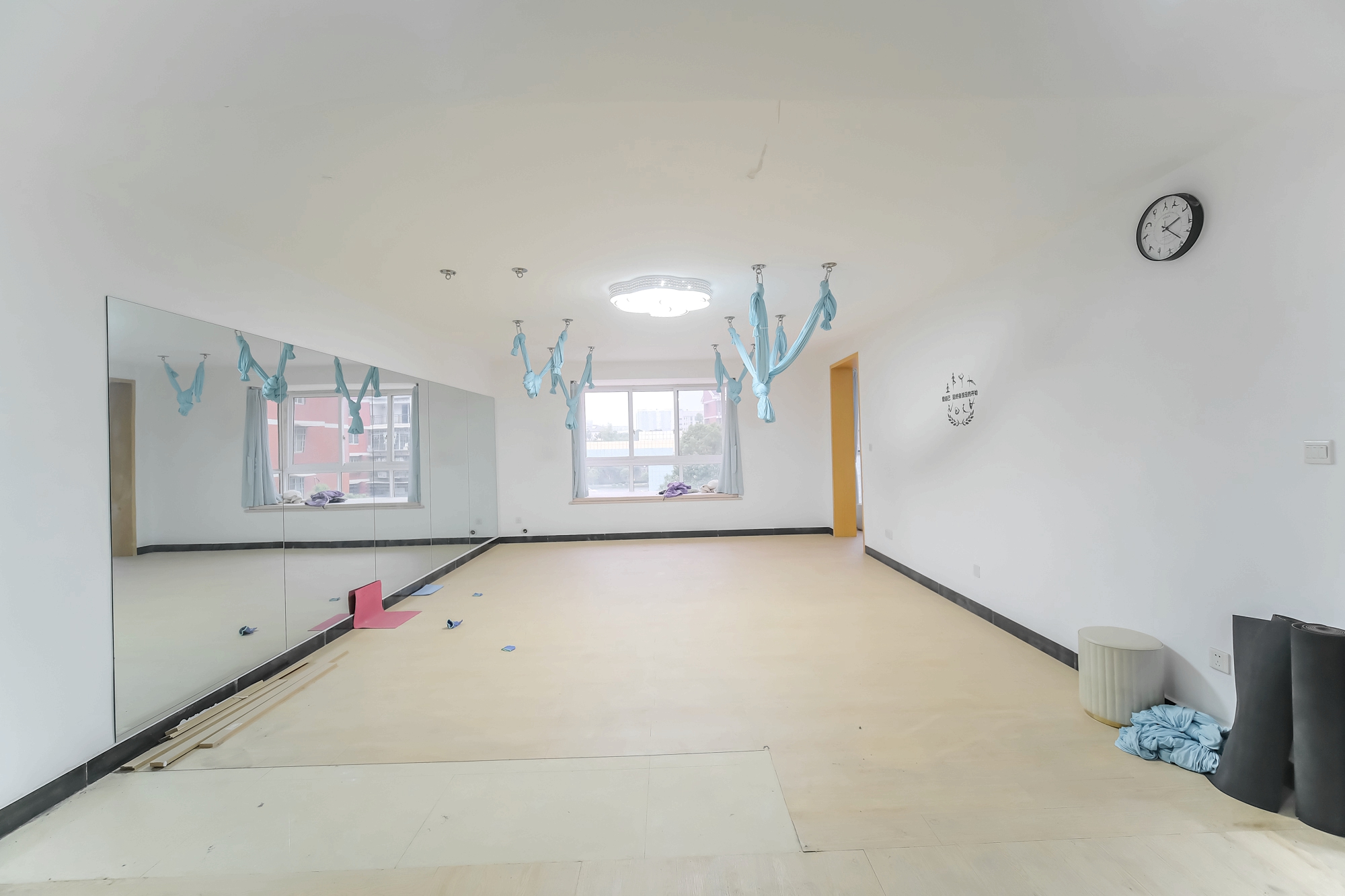 长丰星城 4室2厅2卫 89.0万 长丰星城 4室2厅2卫 89.0万客厅