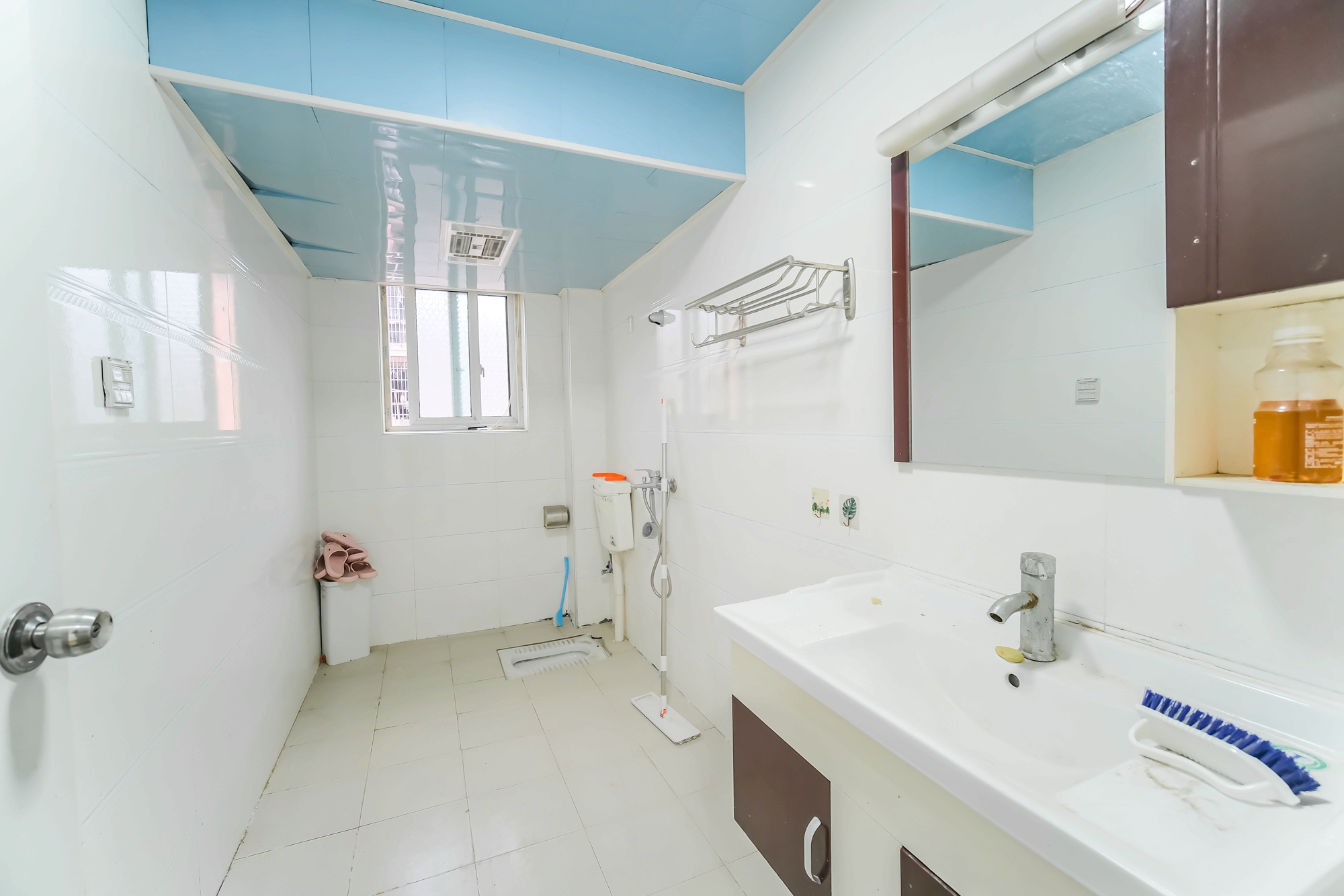 长丰星城 4室2厅2卫 89.0万 长丰星城 4室2厅2卫 89.0万卫生间