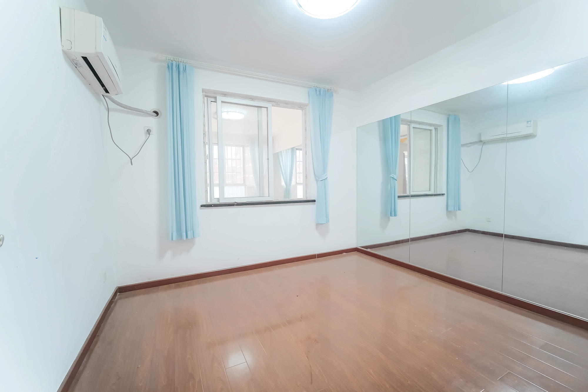 长丰星城 4室2厅2卫 89.0万 长丰星城 4室2厅2卫 89.0万卧室