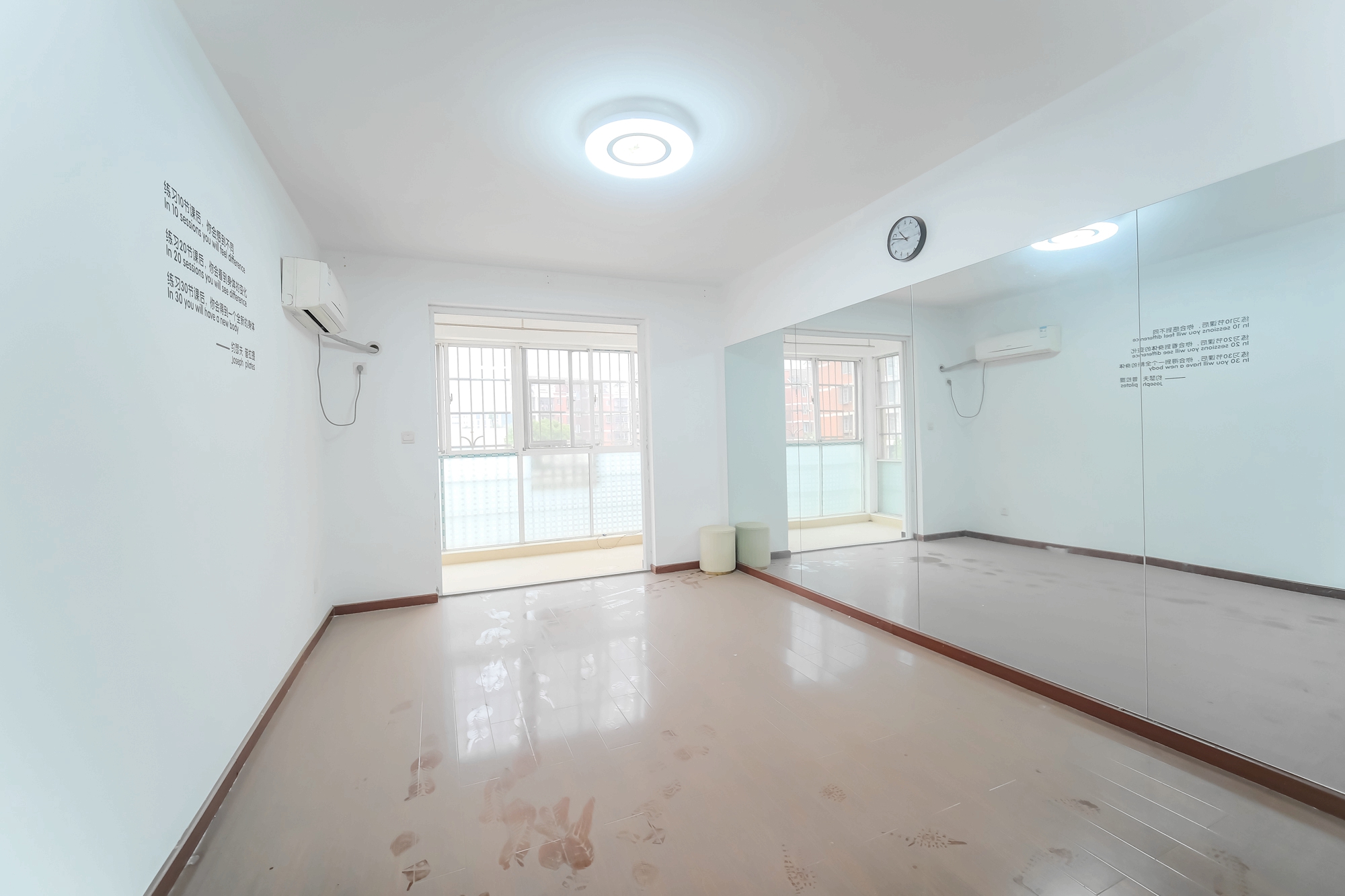 长丰星城 4室2厅2卫 89.0万 长丰星城 4室2厅2卫 89.0万卧室