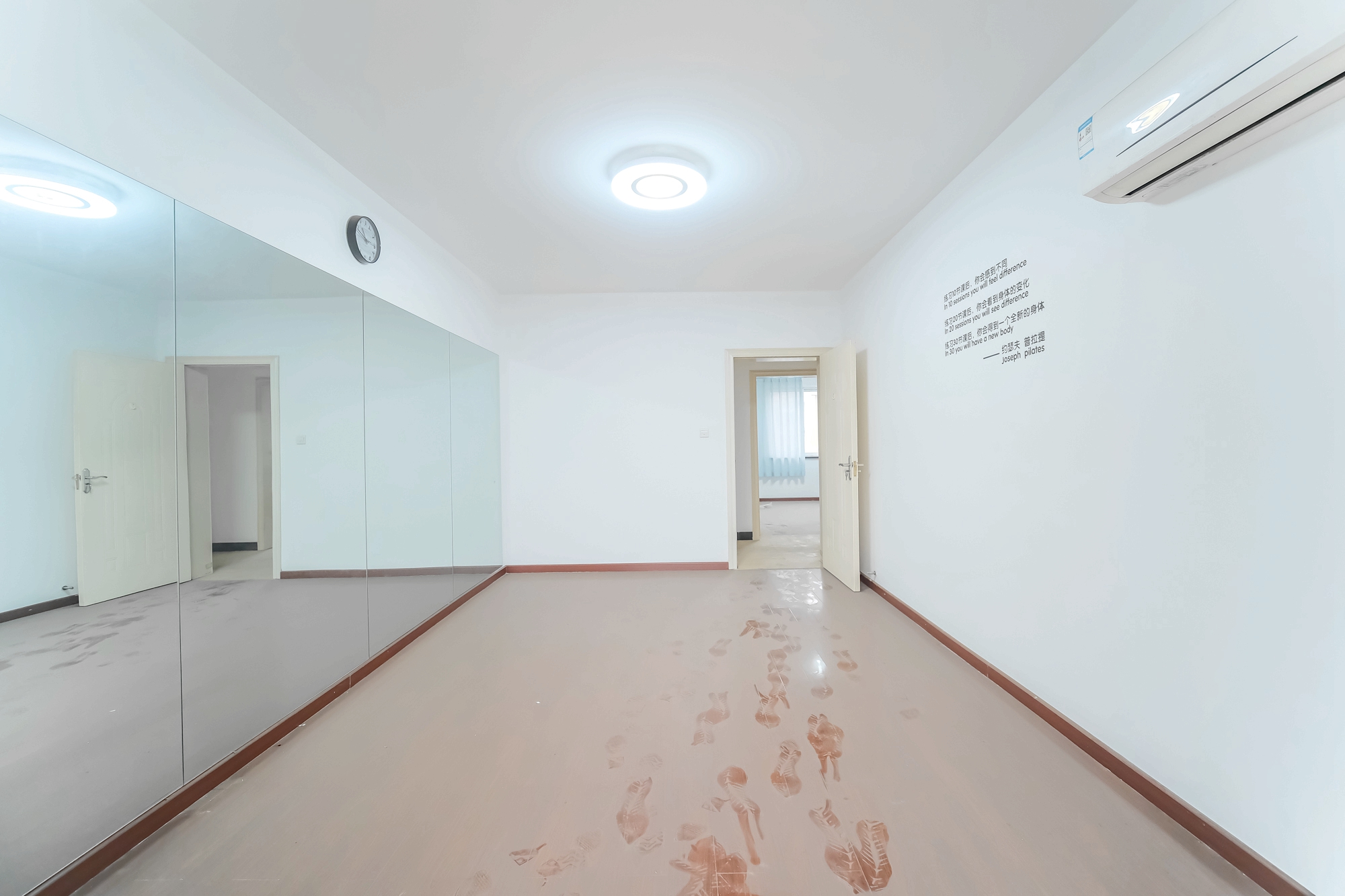 长丰星城 4室2厅2卫 89.0万 长丰星城 4室2厅2卫 89.0万卧室