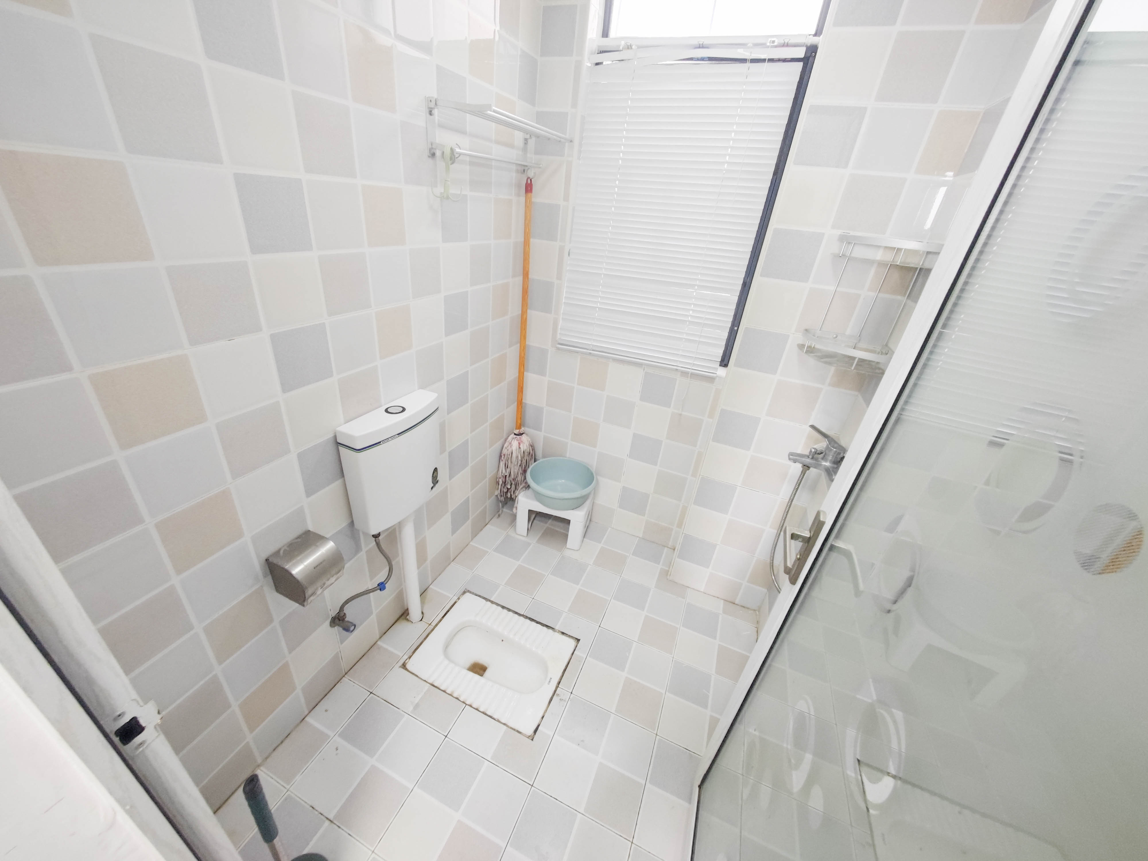 天翼花园(中国电信单位房) 3室1厅1卫 108.0万 天翼花园(中国电信单位房) 3室1厅1卫 108.0万卫生间