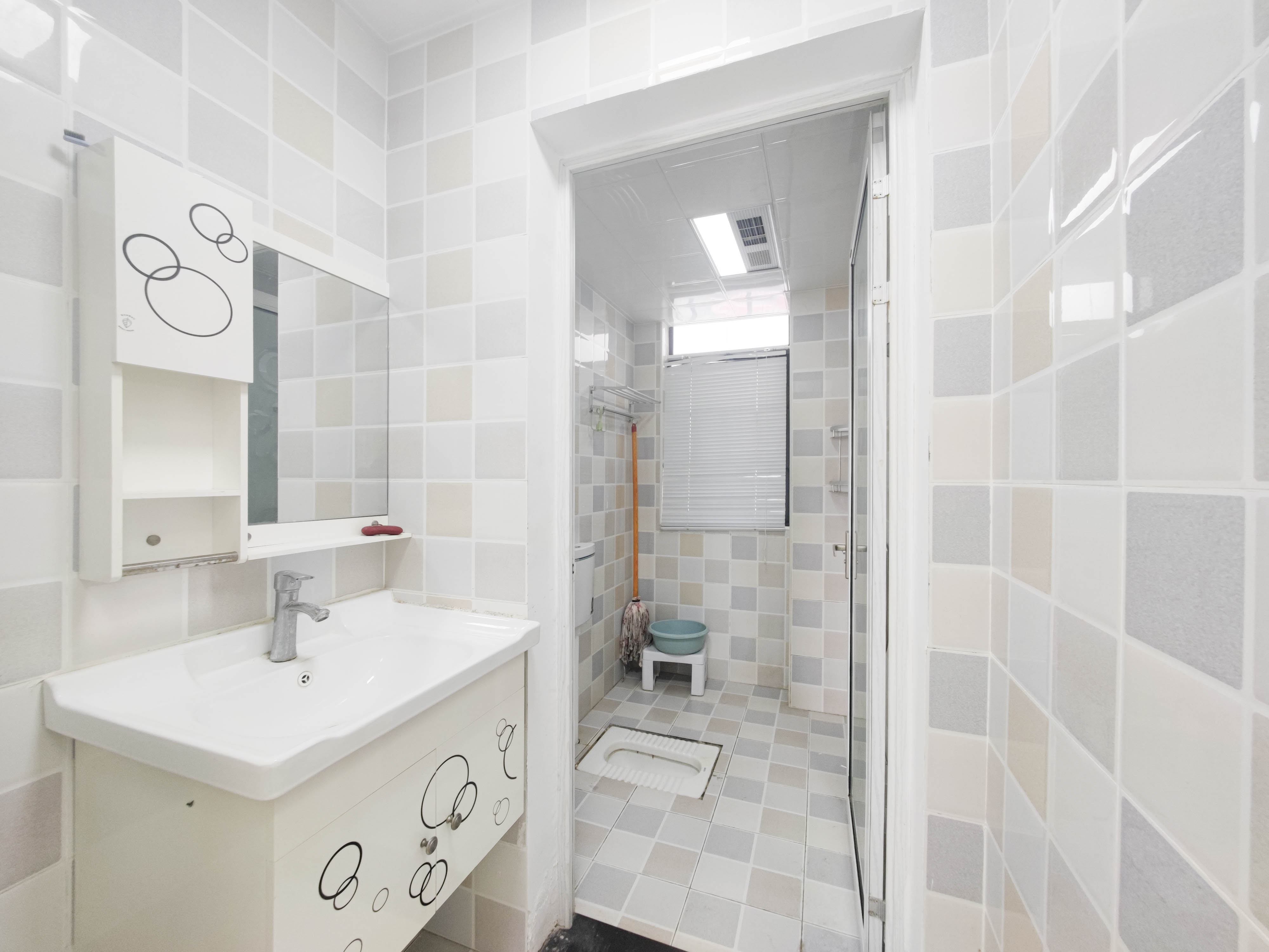 天翼花园(中国电信单位房) 3室1厅1卫 108.0万 天翼花园(中国电信单位房) 3室1厅1卫 108.0万卫生间