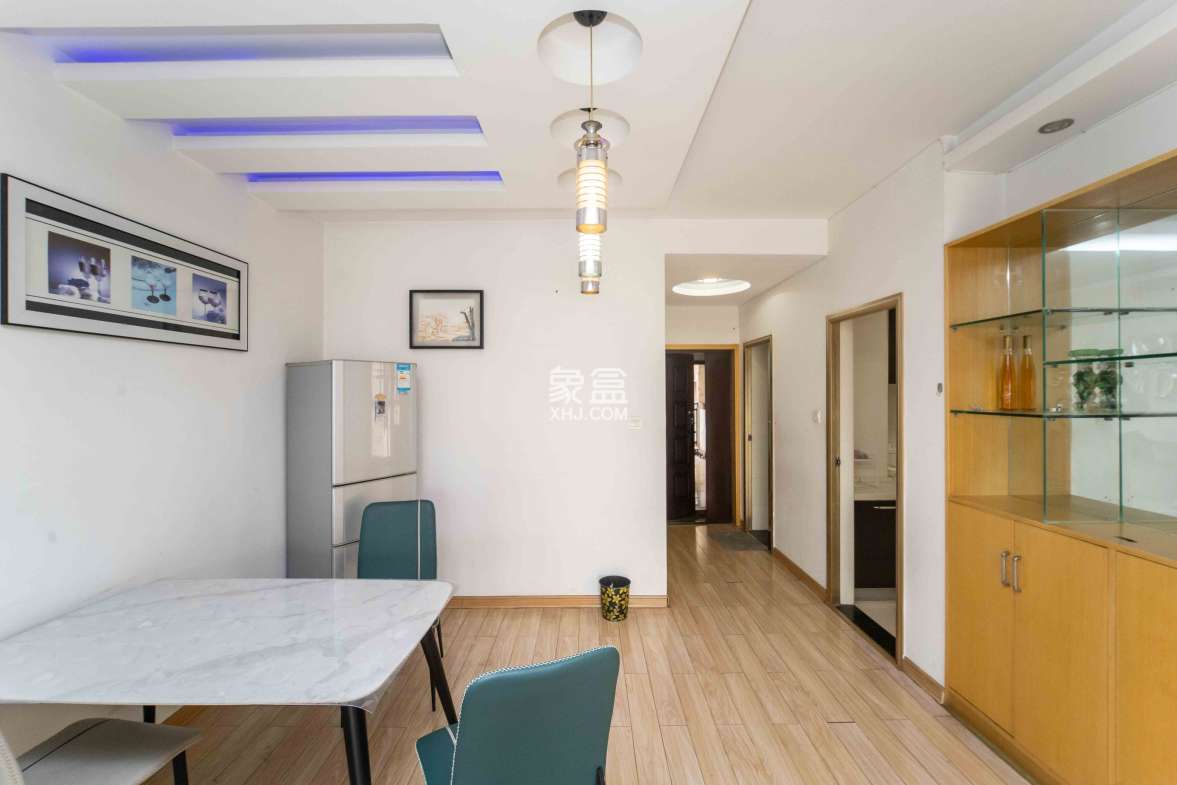 锦湘国际星城三期(锦绣苑) 2室2厅1卫 90.0万 锦湘国际星城三期(锦绣苑) 2室2厅1卫 90.0万客厅