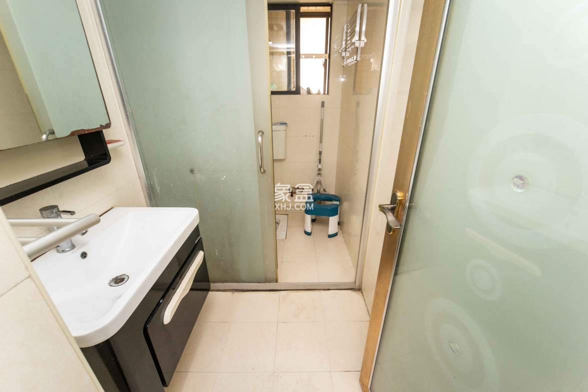 锦湘国际星城三期(锦绣苑) 2室2厅1卫 90.0万 锦湘国际星城三期(锦绣苑) 2室2厅1卫 90.0万卫生间