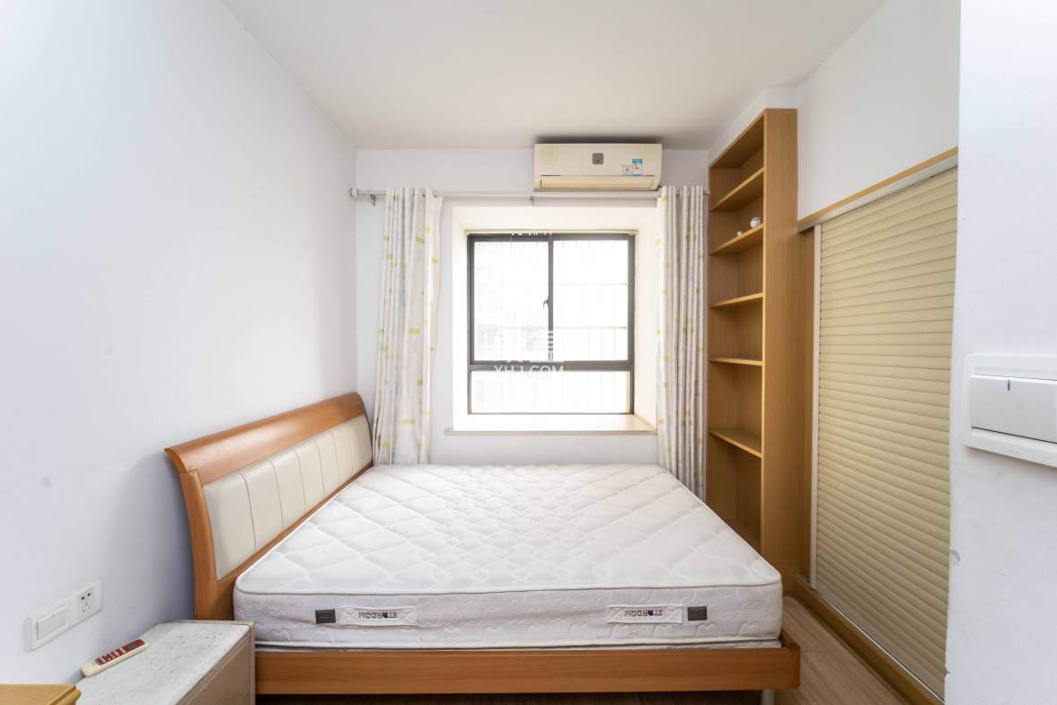 锦湘国际星城三期(锦绣苑) 2室2厅1卫 90.0万 锦湘国际星城三期(锦绣苑) 2室2厅1卫 90.0万卧室