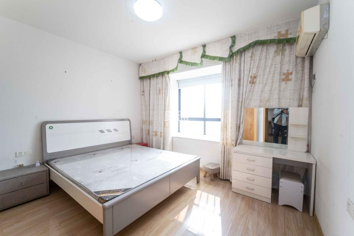 锦湘国际星城三期(锦绣苑) 2室2厅1卫 90.0万 锦湘国际星城三期(锦绣苑) 2室2厅1卫 90.0万卧室