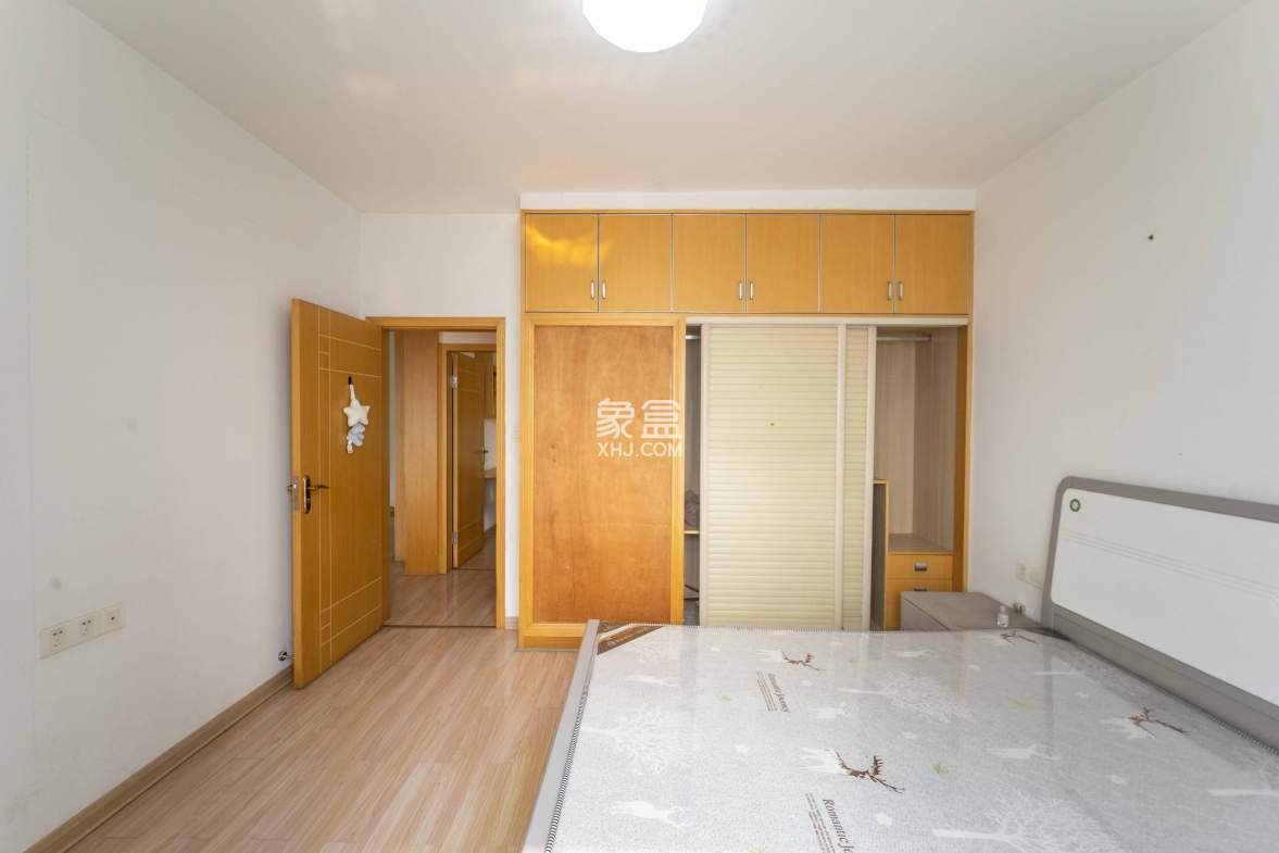 锦湘国际星城三期(锦绣苑) 2室2厅1卫 90.0万 锦湘国际星城三期(锦绣苑) 2室2厅1卫 90.0万卧室