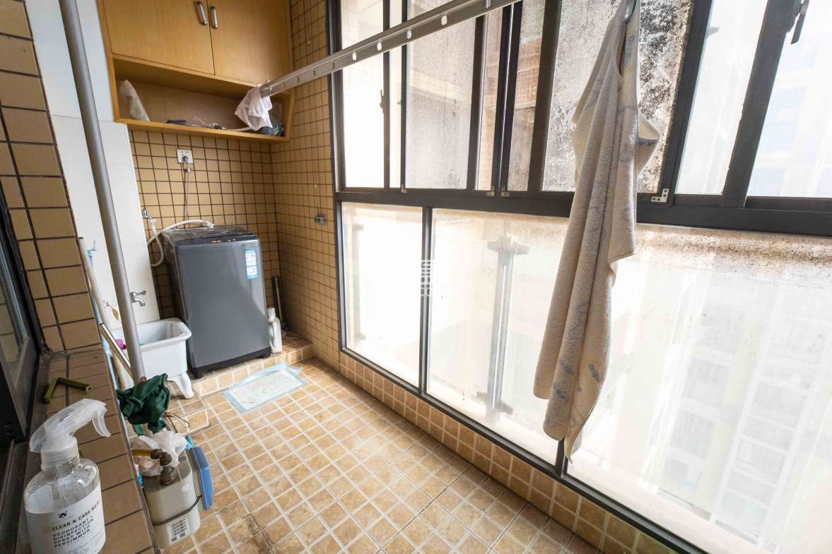 锦湘国际星城三期(锦绣苑) 2室2厅1卫 90.0万 锦湘国际星城三期(锦绣苑) 2室2厅1卫 90.0万阳台