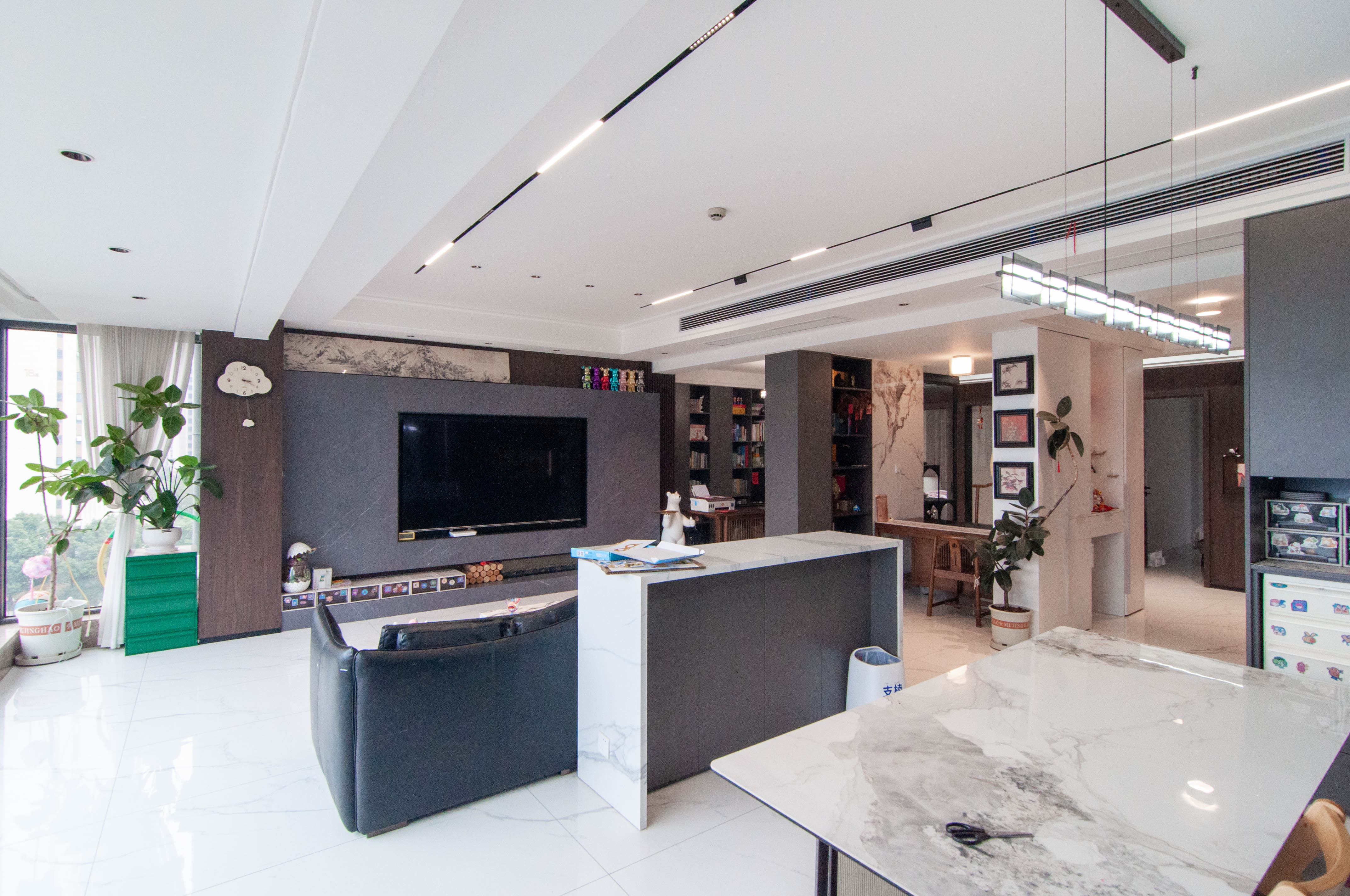 卓越浅水湾 4室2厅3卫 388.0万 卓越浅水湾 4室2厅3卫 388.0万客厅