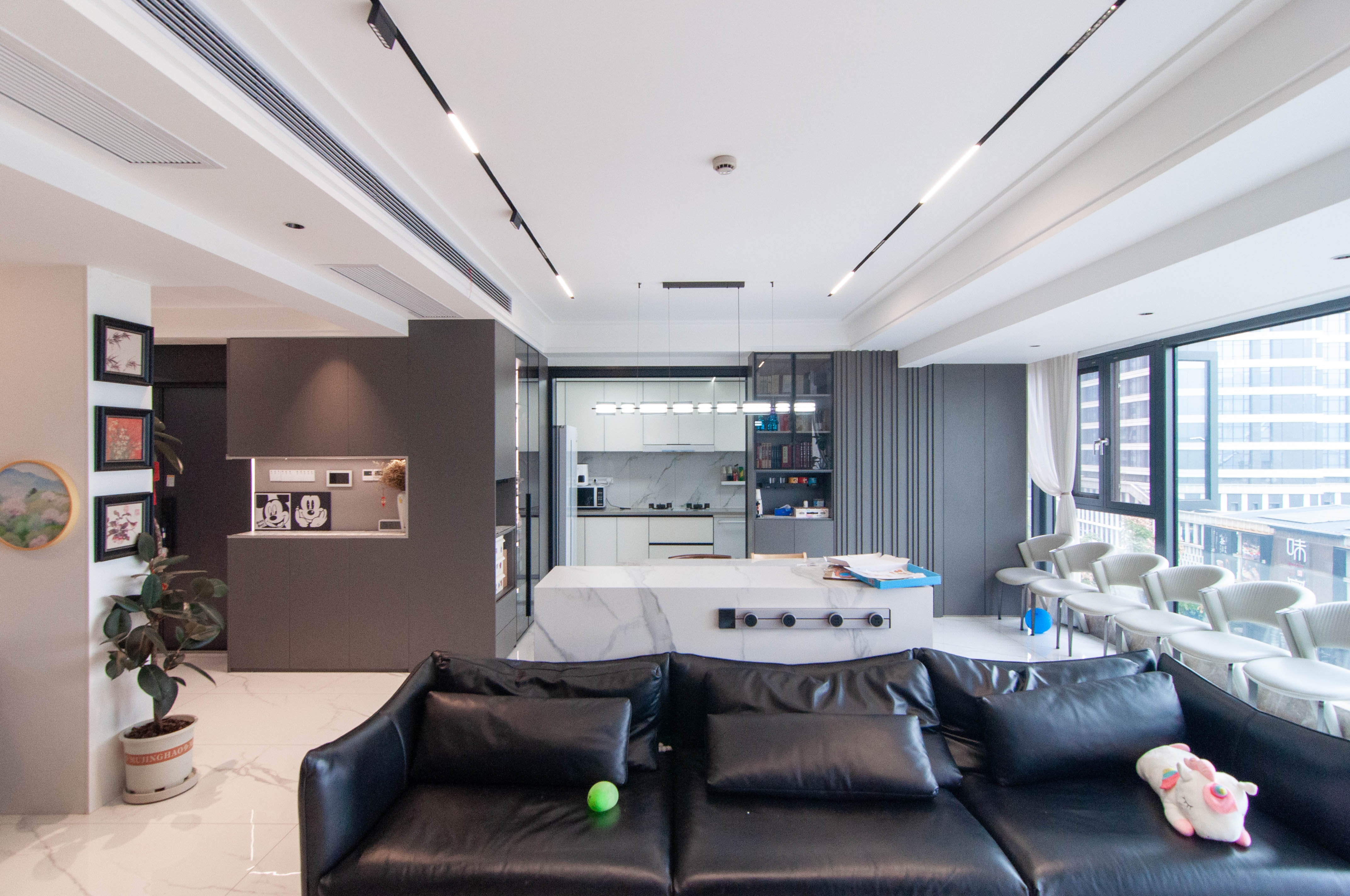 卓越浅水湾 4室2厅3卫 388.0万 卓越浅水湾 4室2厅3卫 388.0万客厅