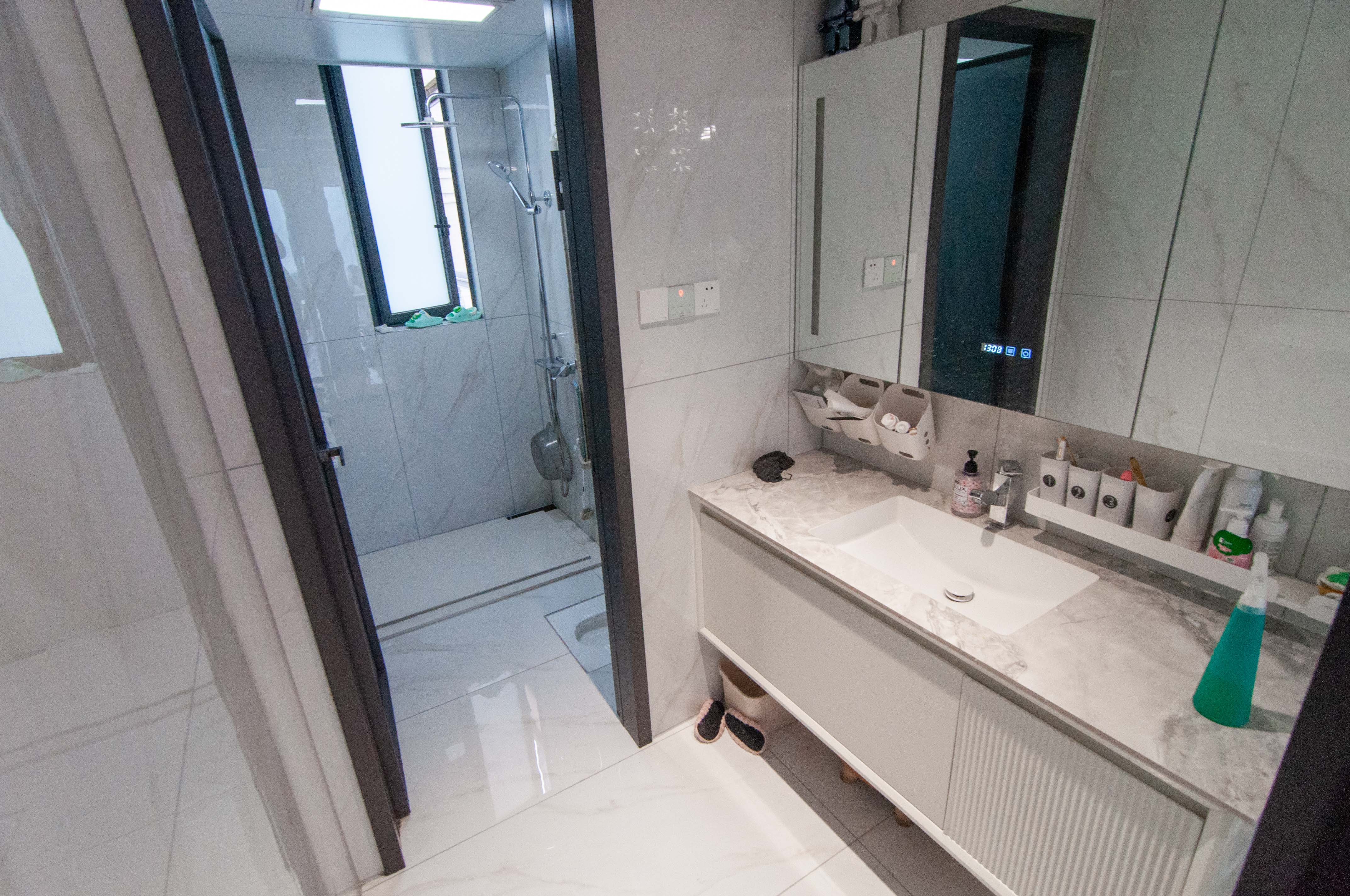 卓越浅水湾 4室2厅3卫 388.0万 卓越浅水湾 4室2厅3卫 388.0万卫生间