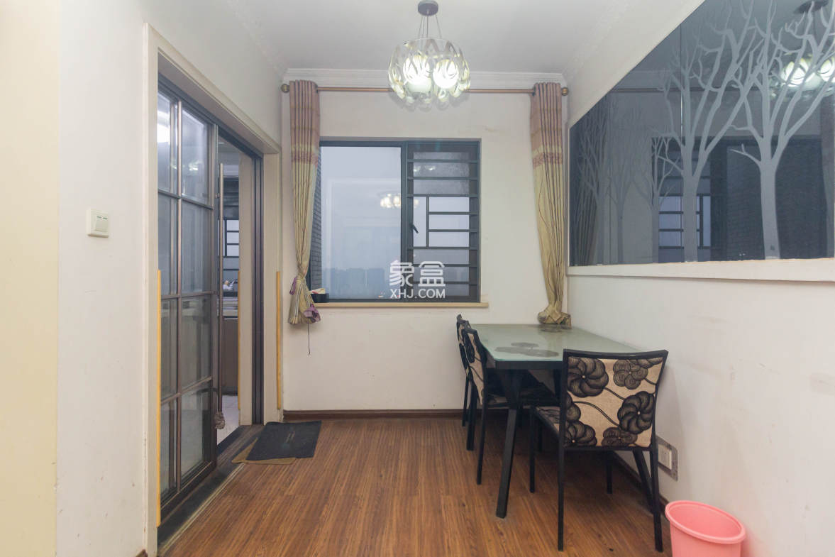 中国铁建国际城一期  3室2厅1卫    46.8万 中国铁建国际城一期  3室2厅1卫    46.8万客厅