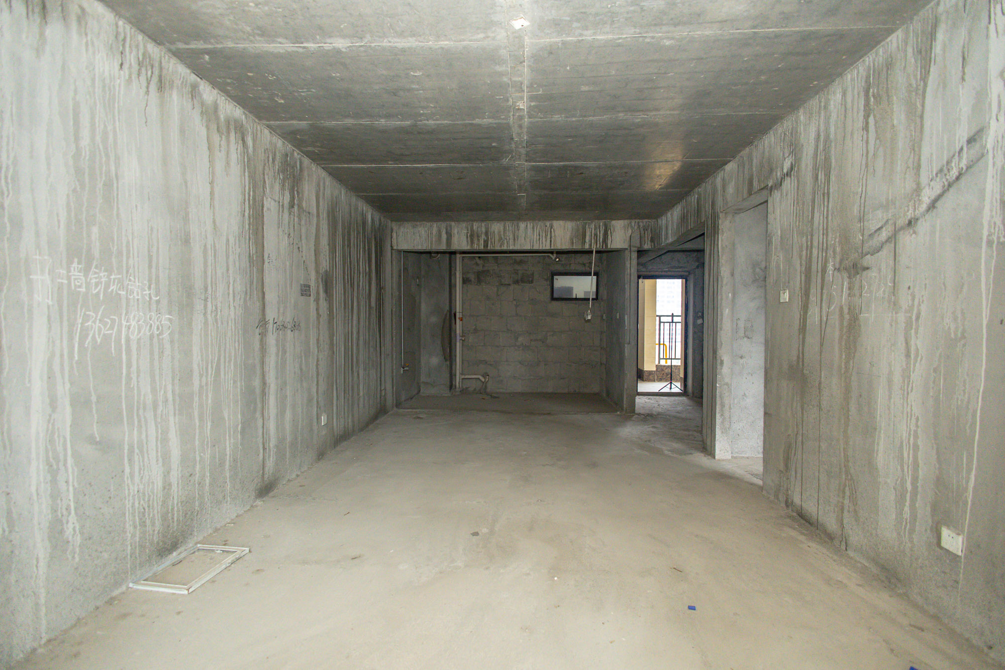 星湖湾二期高层  4室2厅2卫    99.0万 星湖湾二期高层  4室2厅2卫    99.0万客厅