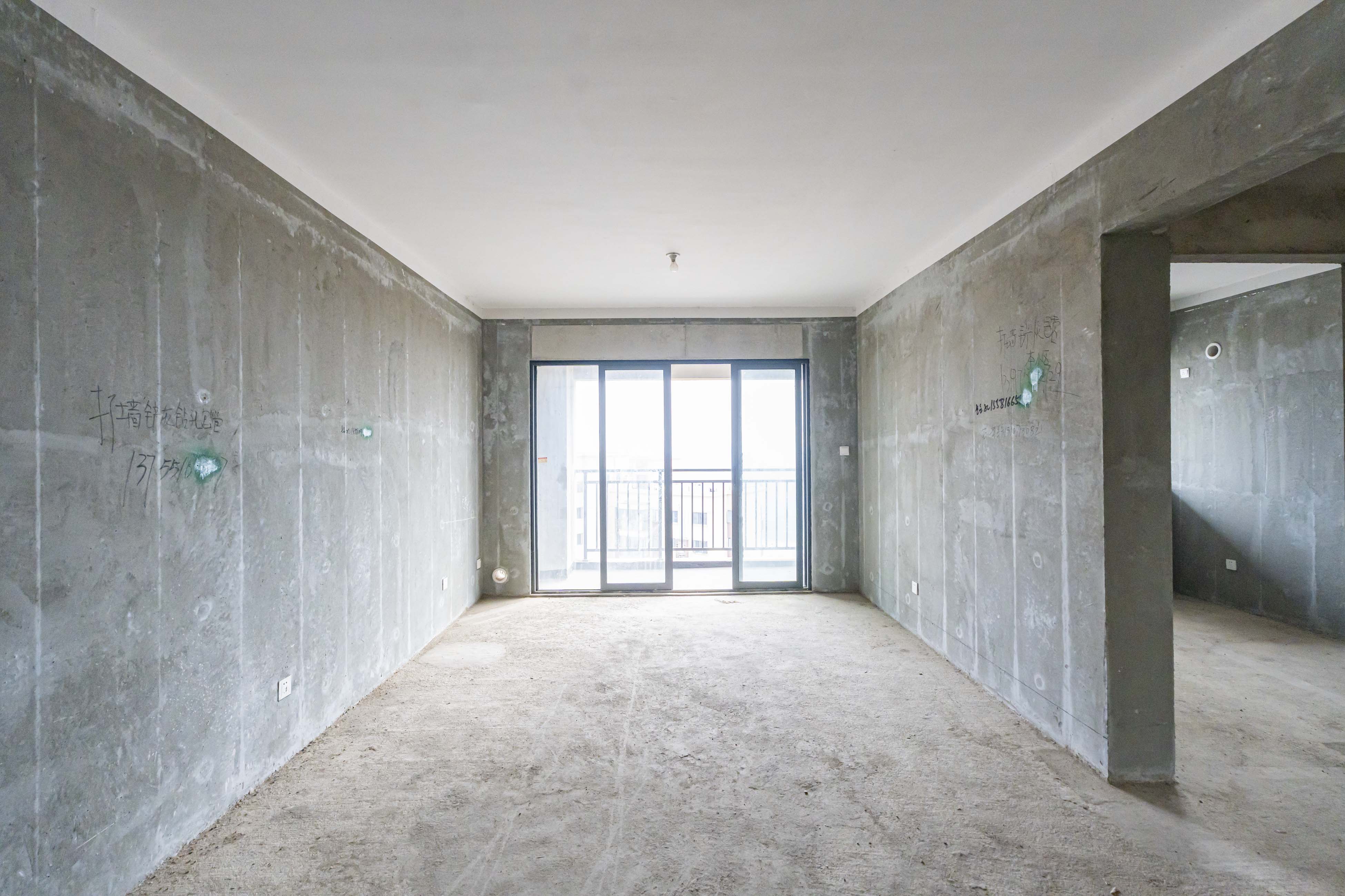 五矿沁园金城(春和景园) 3室2厅1卫 93.0万 五矿沁园金城(春和景园) 3室2厅1卫 93.0万客厅