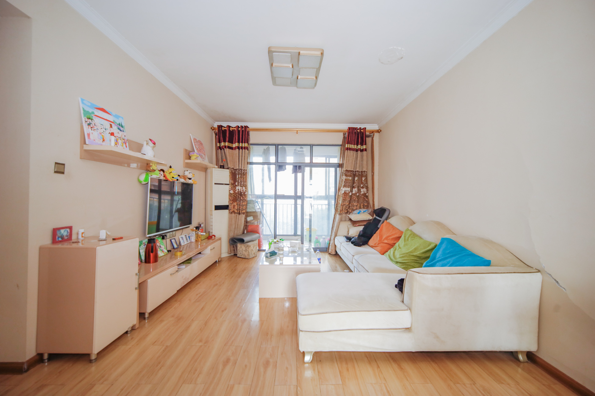 金领家族 2室2厅1卫 67.0万 金领家族 2室2厅1卫 67.0万客厅