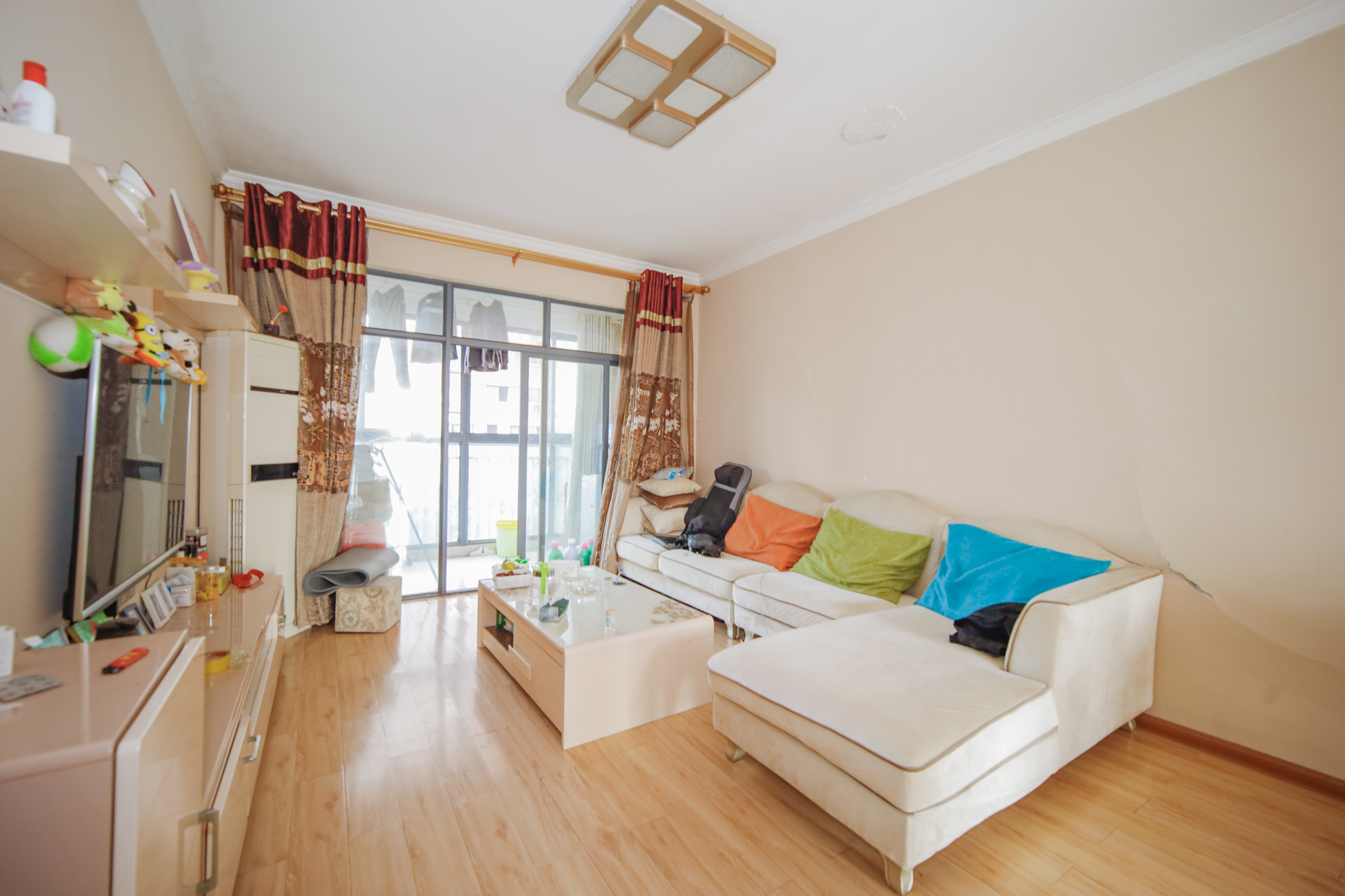 金领家族 2室2厅1卫 67.0万 金领家族 2室2厅1卫 67.0万客厅