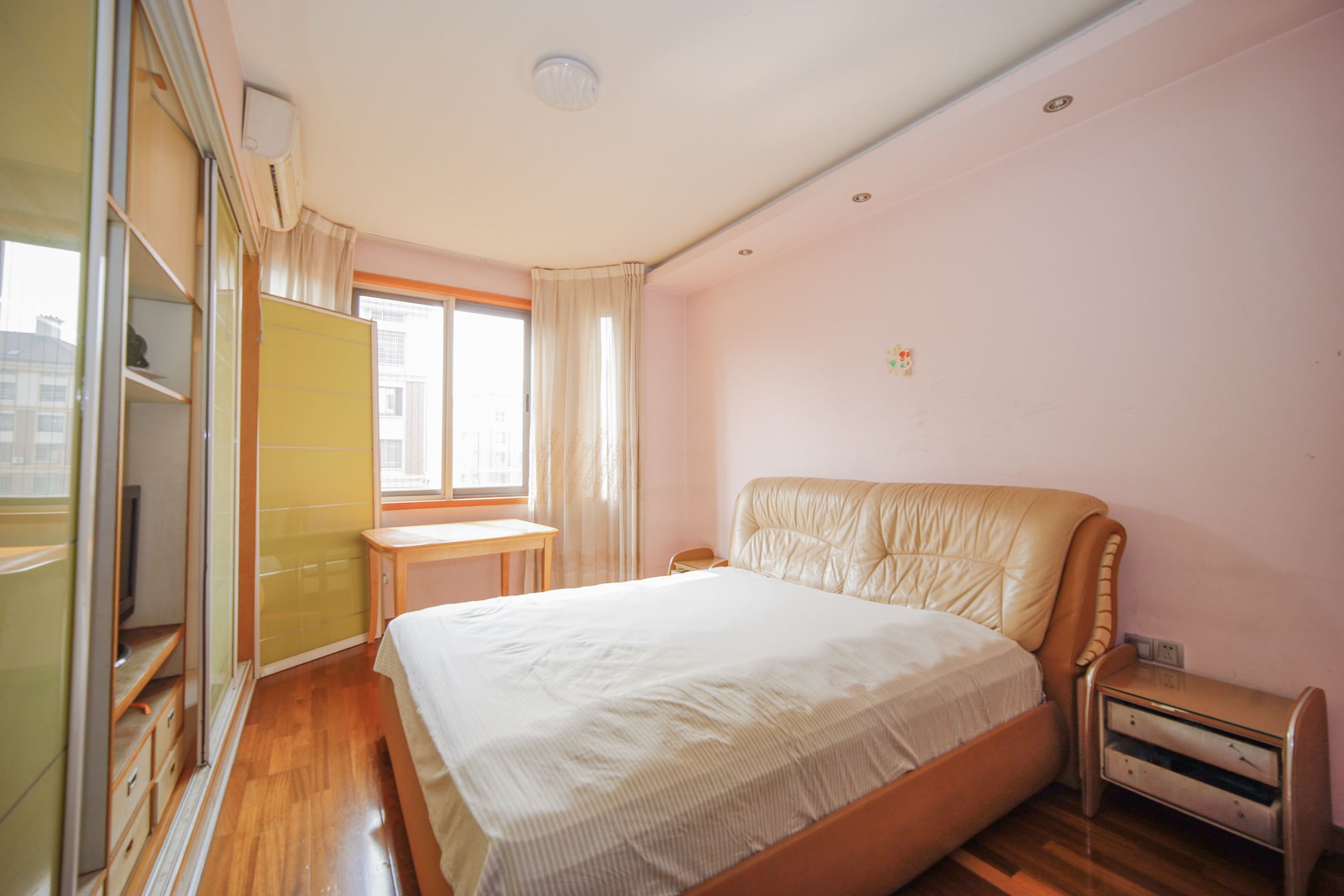 上海城小区 3室2厅2卫 108.0万 上海城小区 3室2厅2卫 108.0万卧室