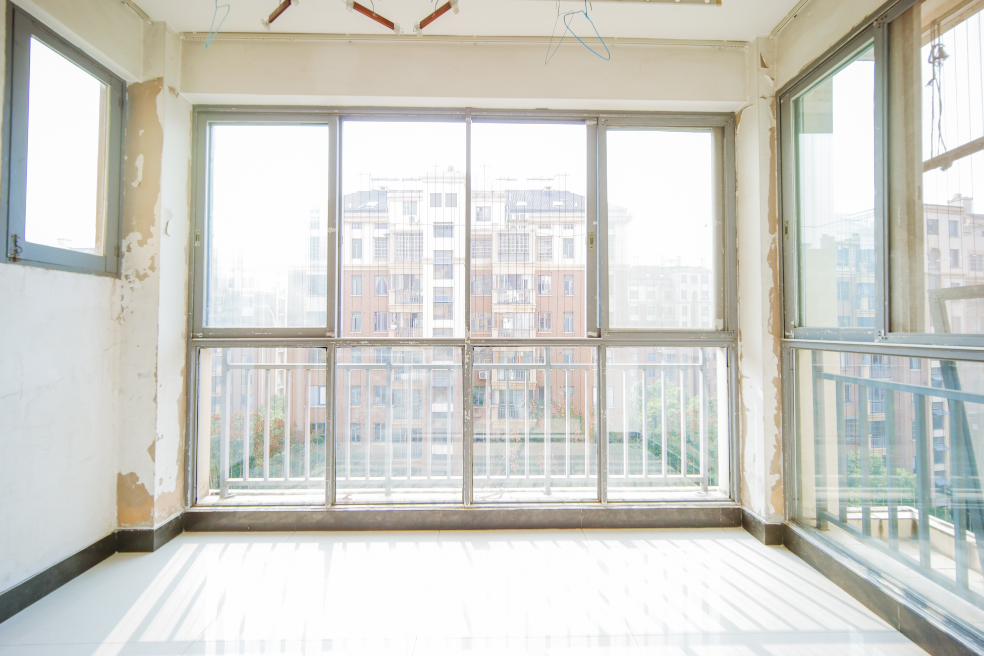 上海城小区 3室2厅2卫 108.0万 上海城小区 3室2厅2卫 108.0万阳台