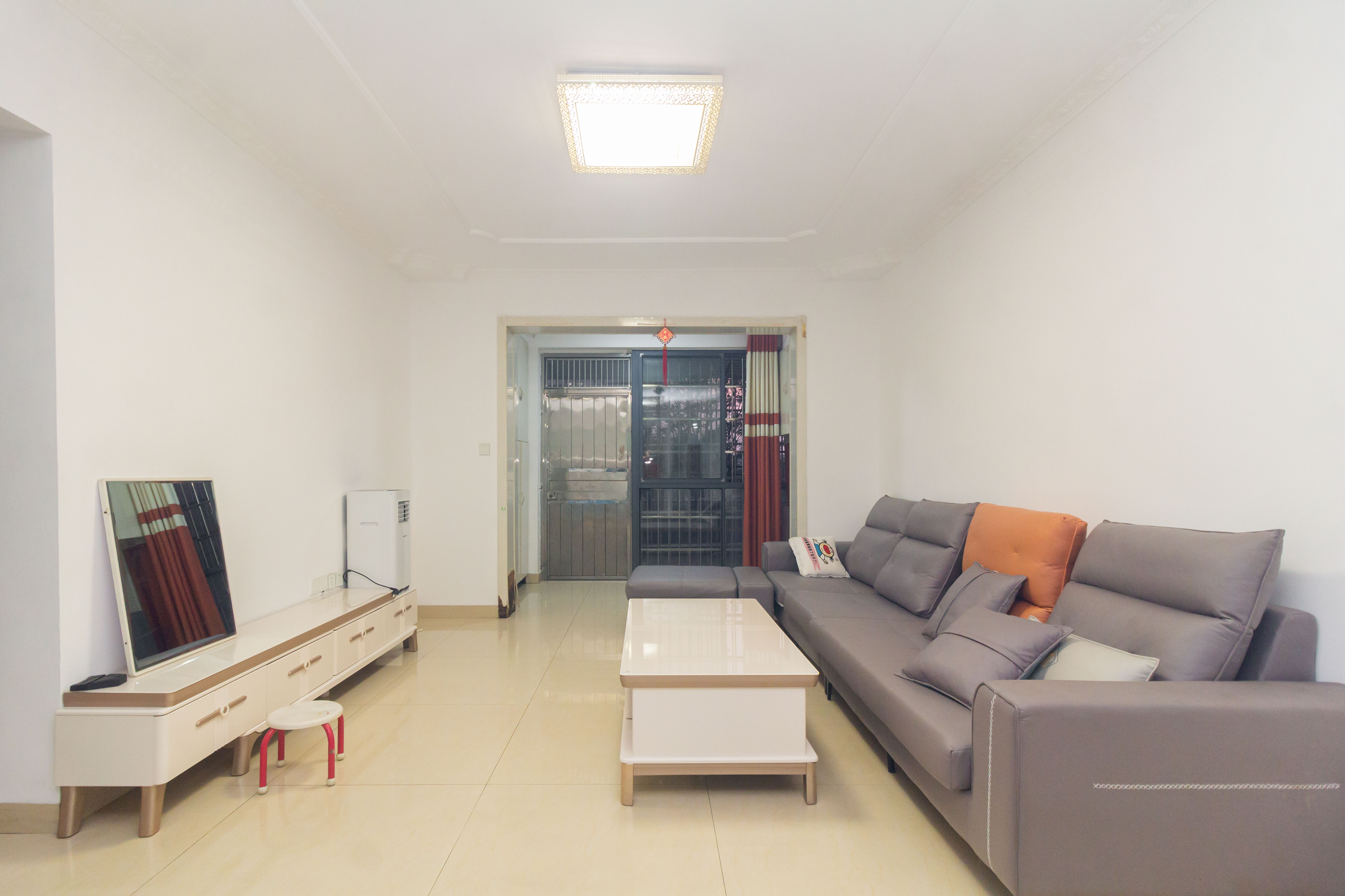 佳美紫郡 3室2厅1卫 68.0万 佳美紫郡 3室2厅1卫 68.0万客厅