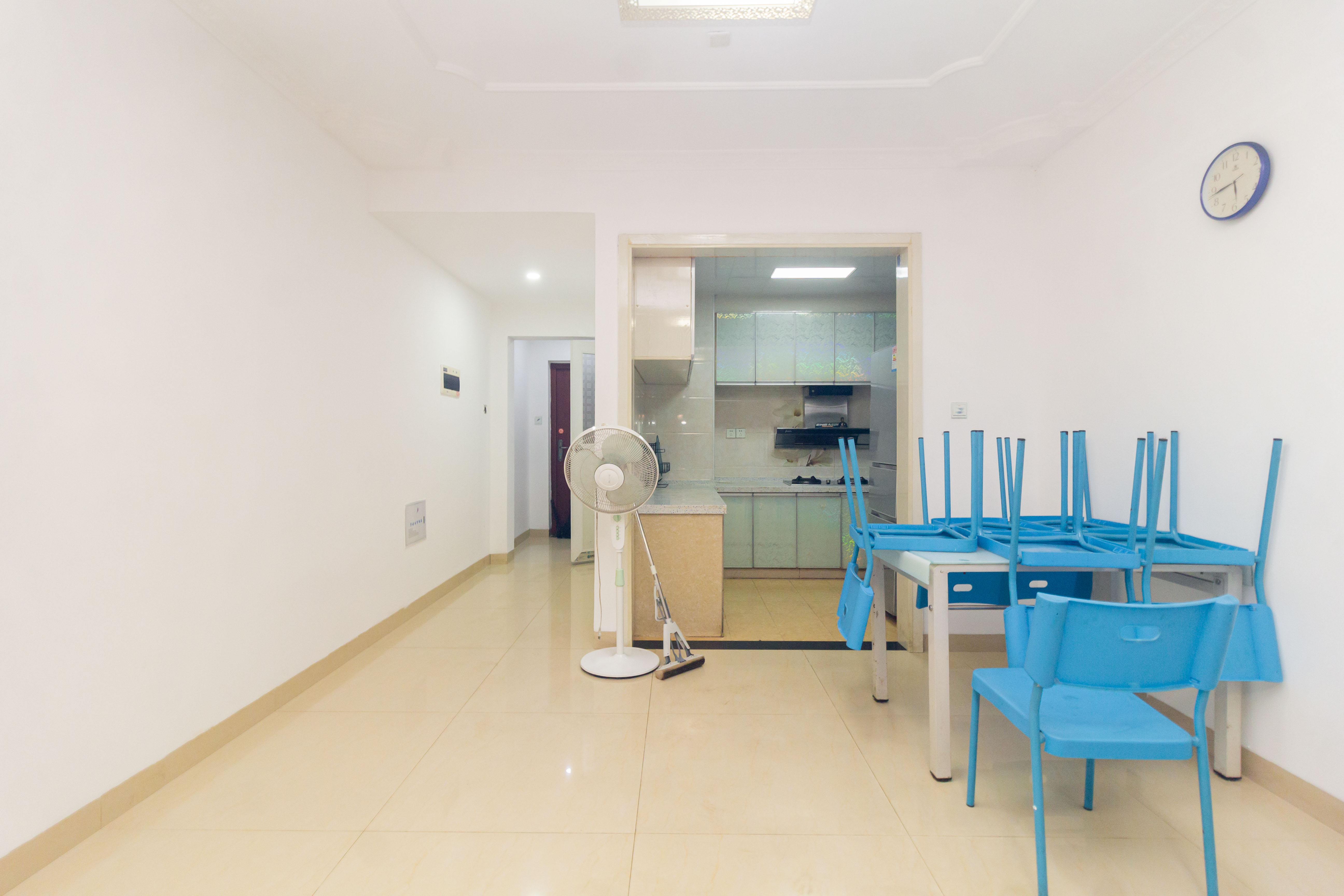 佳美紫郡 3室2厅1卫 68.0万 佳美紫郡 3室2厅1卫 68.0万客厅