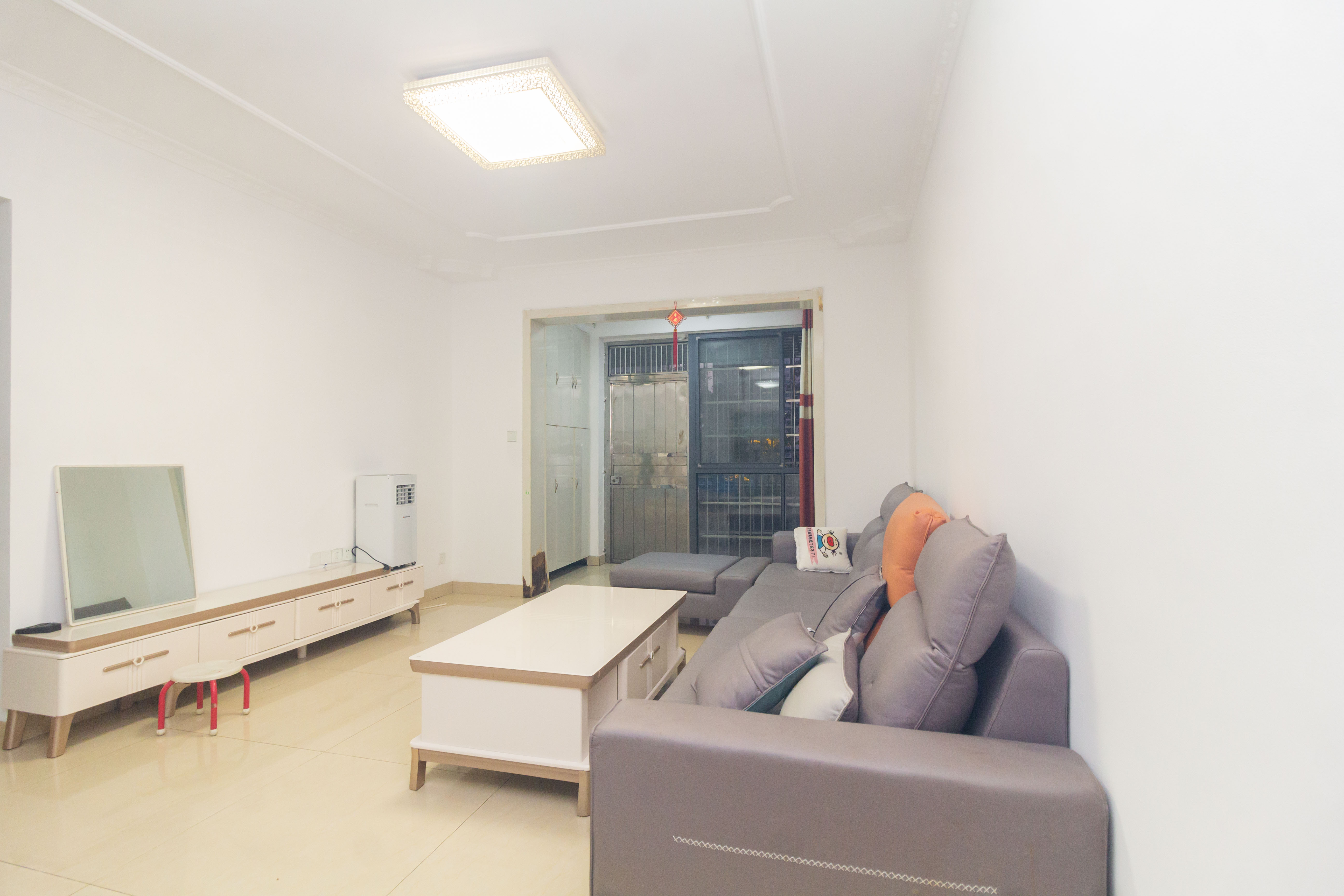 佳美紫郡 3室2厅1卫 68.0万 佳美紫郡 3室2厅1卫 68.0万客厅