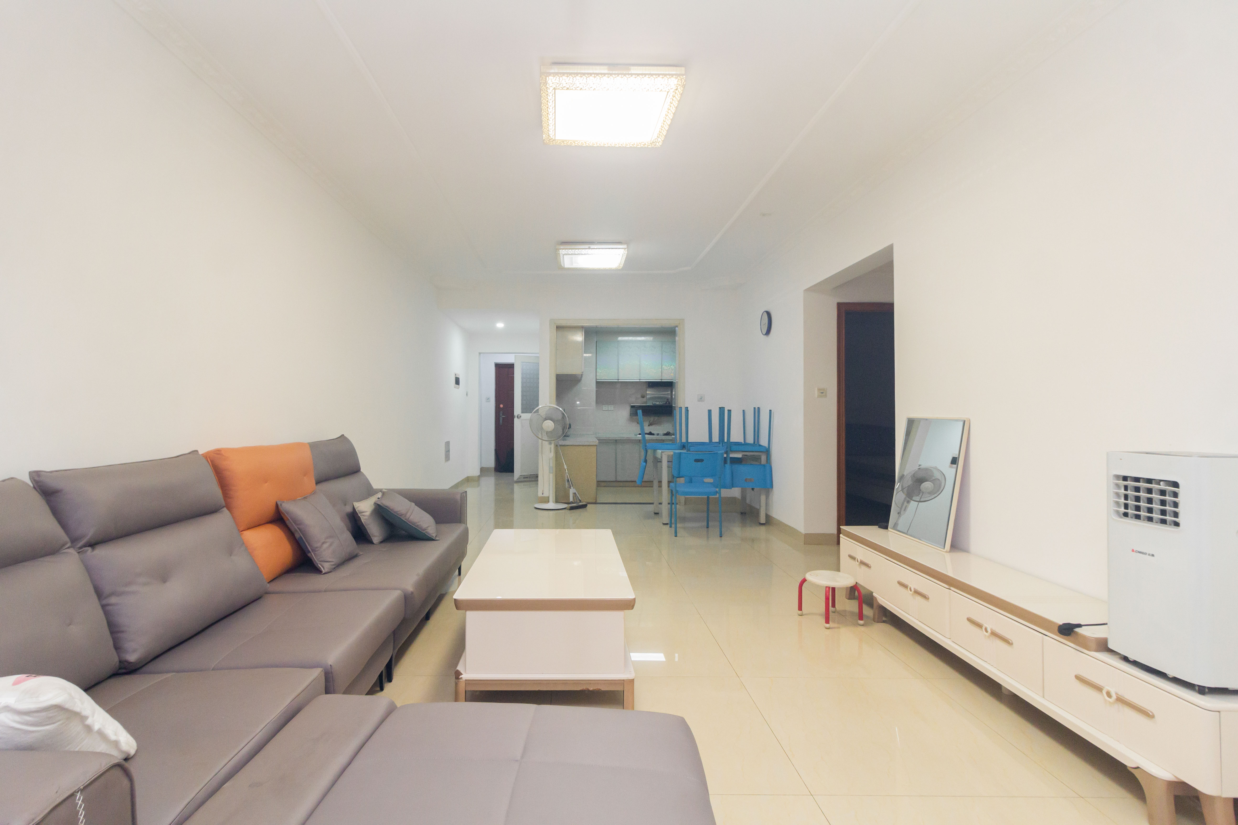 佳美紫郡 3室2厅1卫 68.0万 佳美紫郡 3室2厅1卫 68.0万客厅