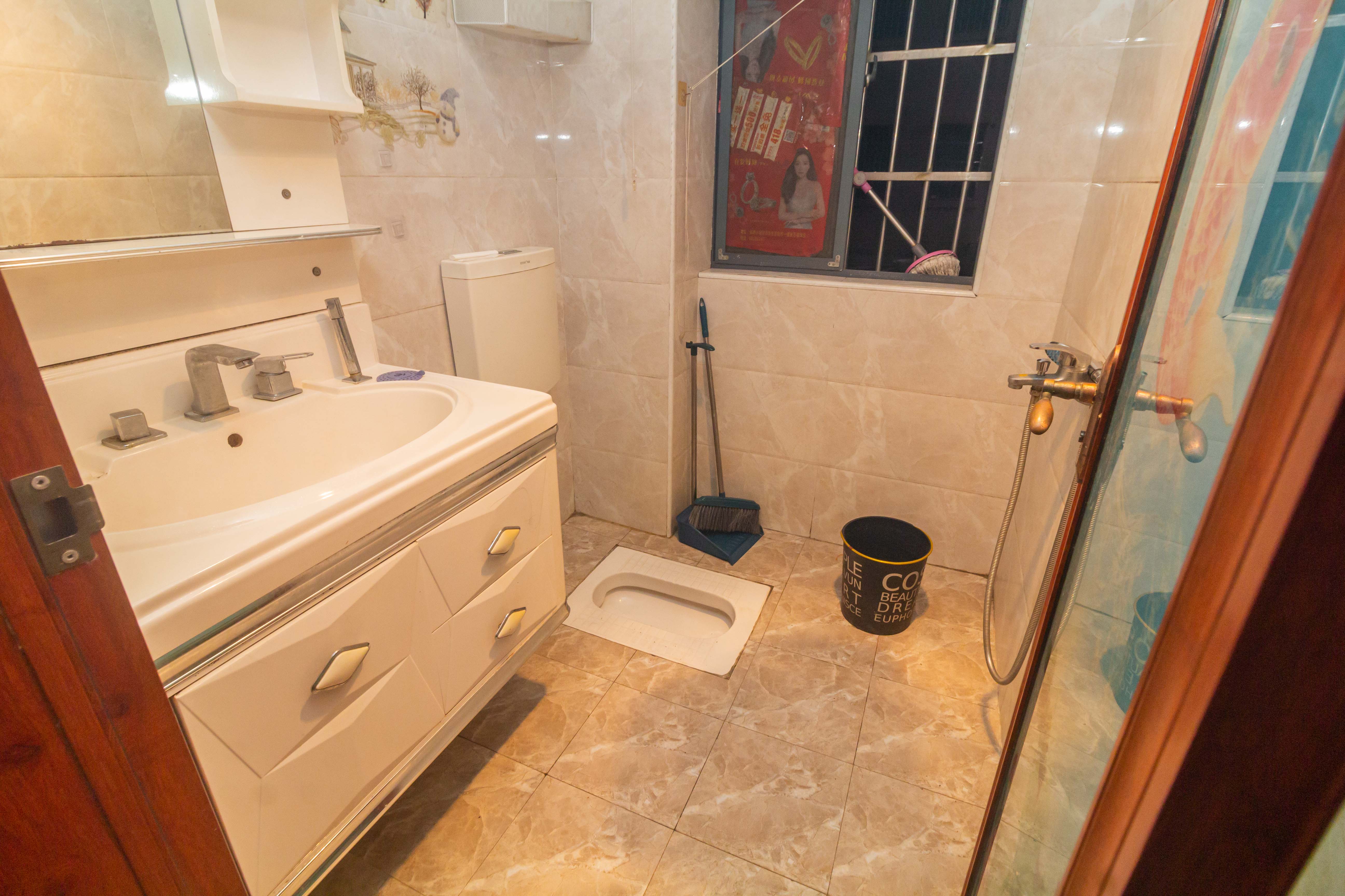 佳美紫郡 3室2厅1卫 68.0万 佳美紫郡 3室2厅1卫 68.0万卫生间