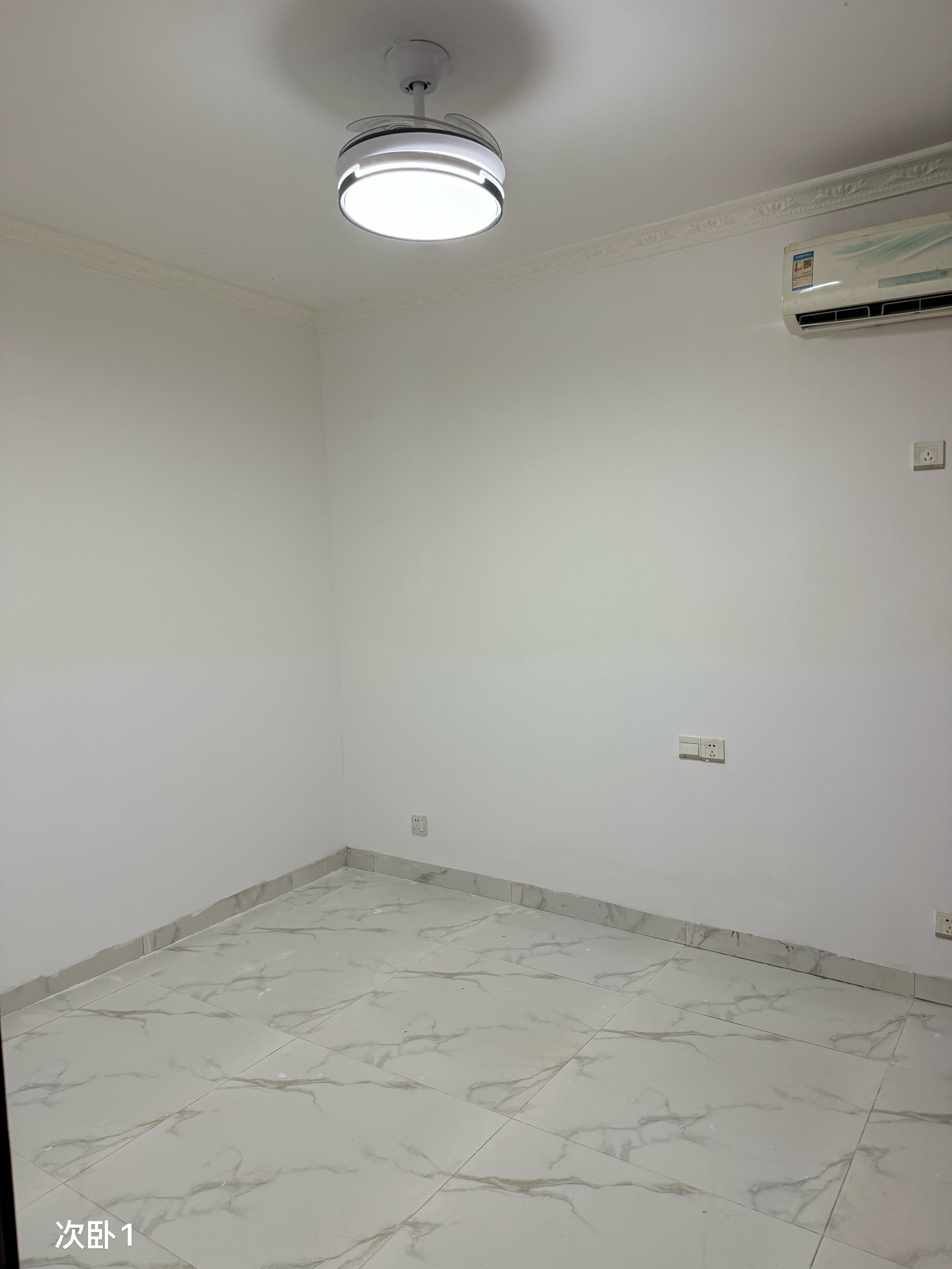 卢浮原著 3室2厅1卫 1800.0元/月 卢浮原著 3室2厅1卫 1800.0元/月室内图